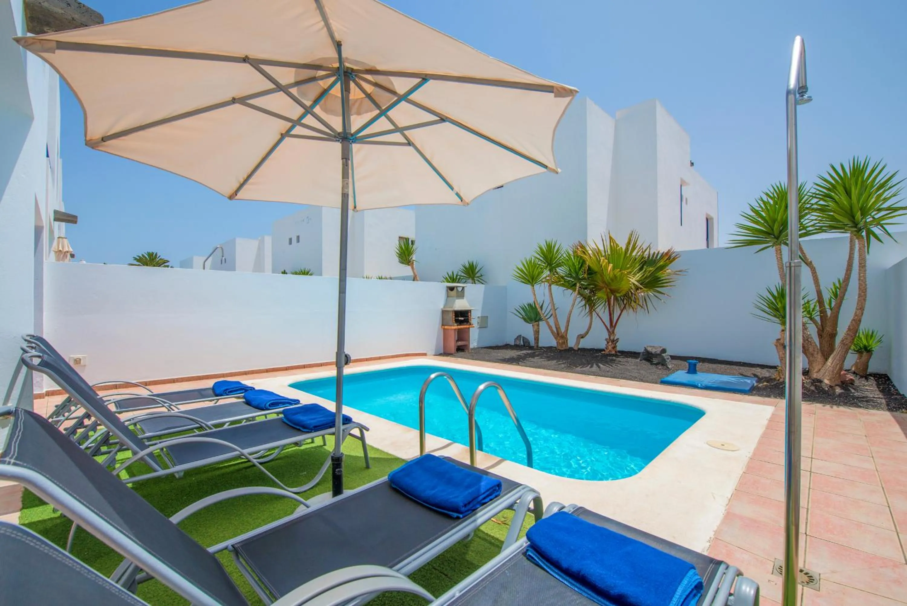 Swimming pool in Villas Puerto Rubicon