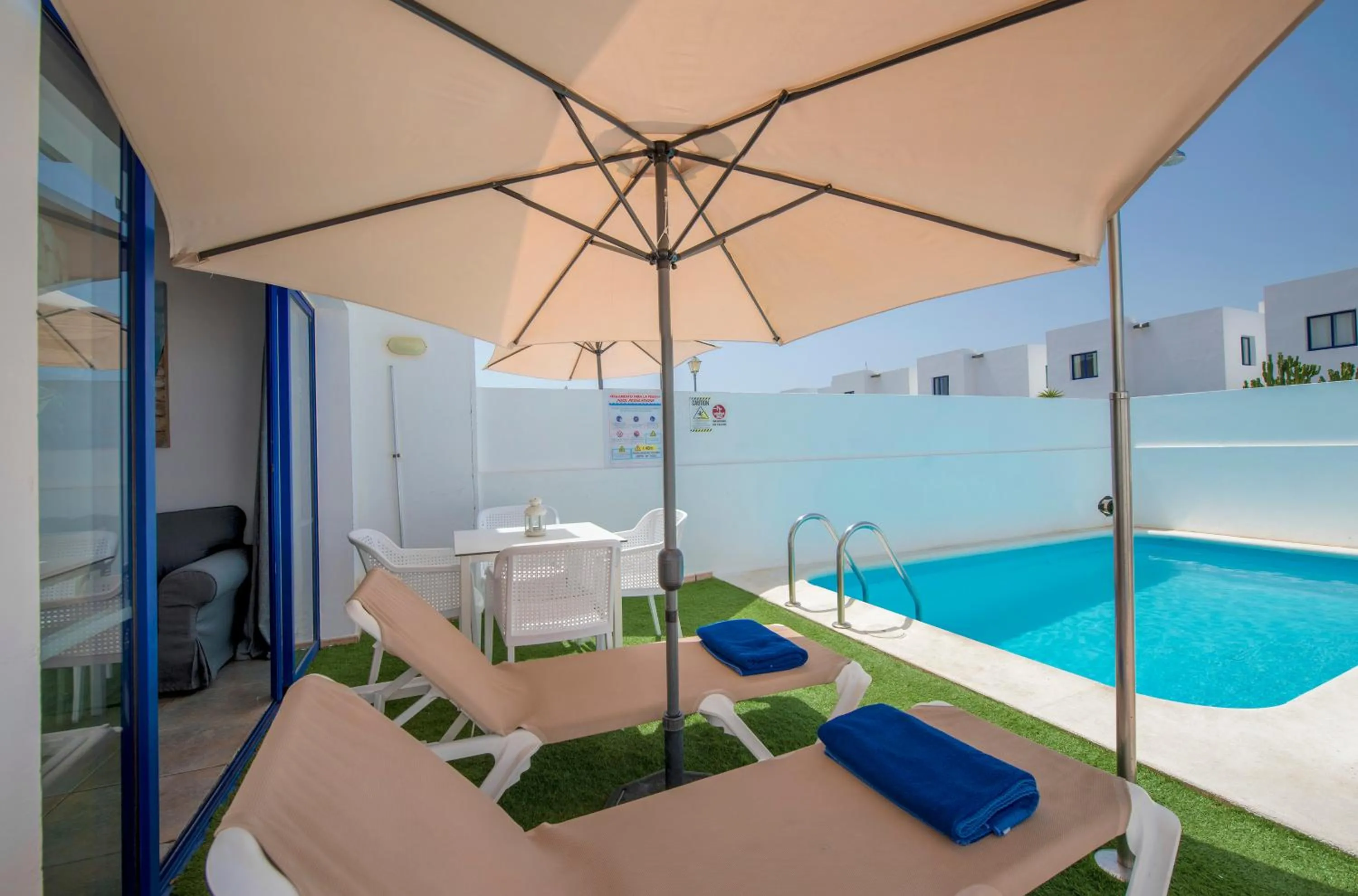 Swimming pool in Villas Puerto Rubicon