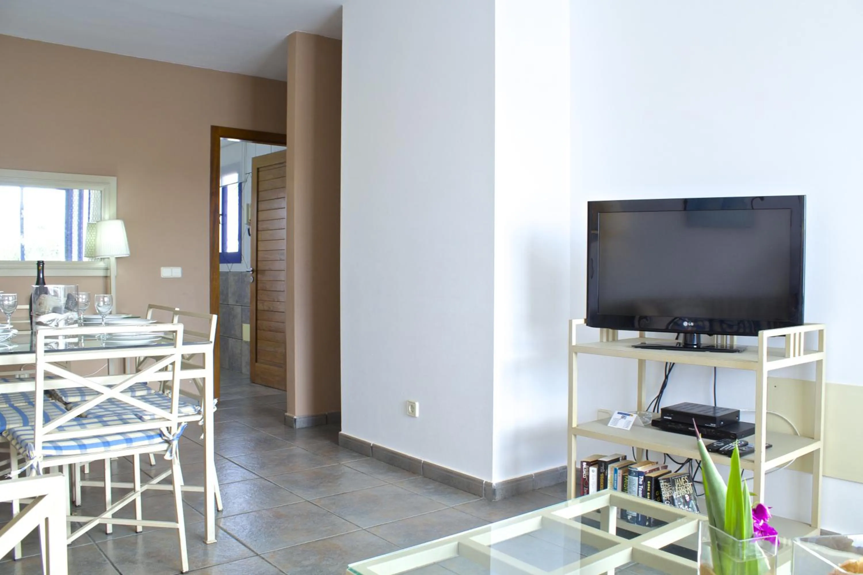 TV and multimedia in Villas Puerto Rubicon