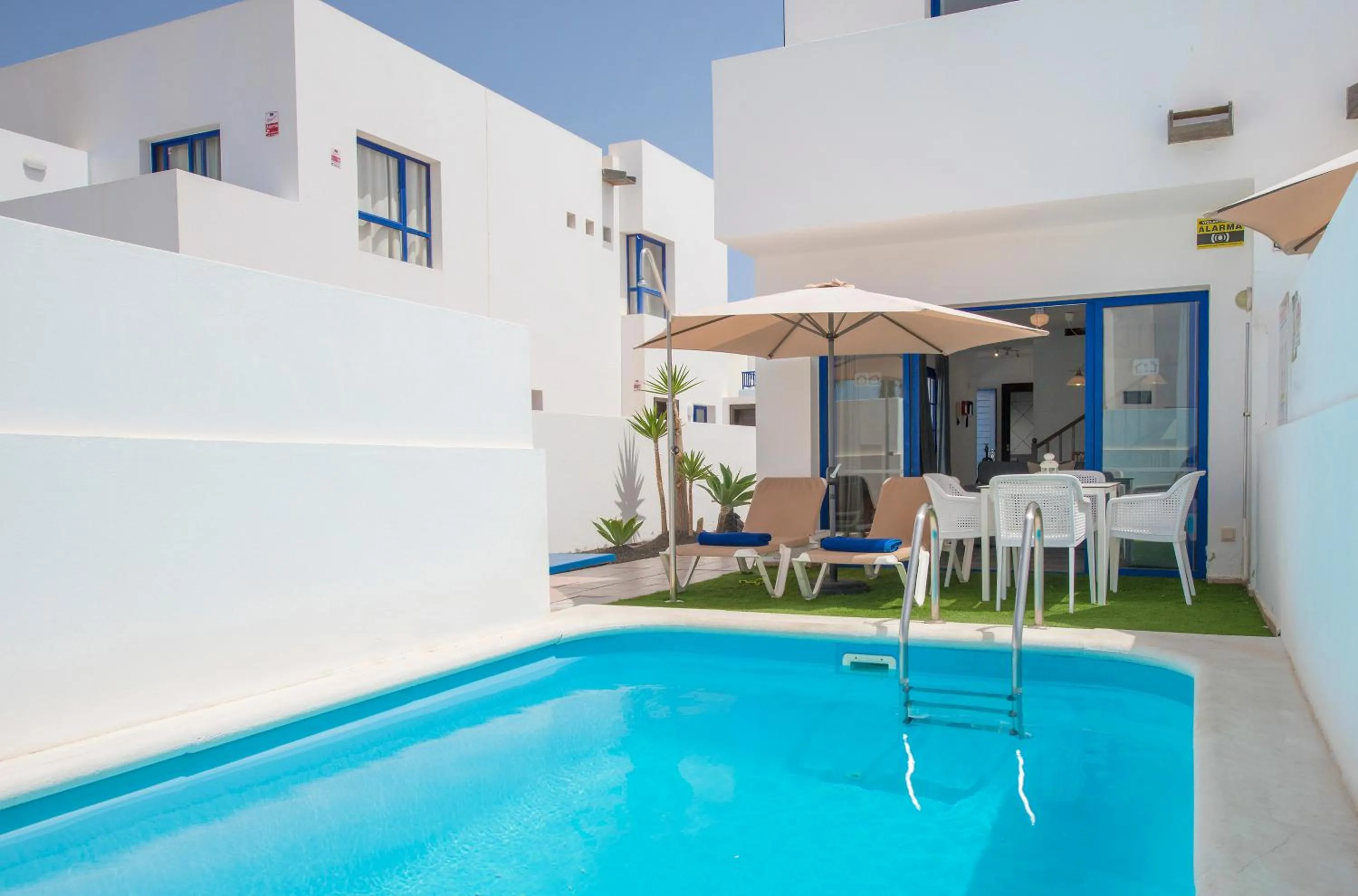 Swimming pool in Villas Puerto Rubicon