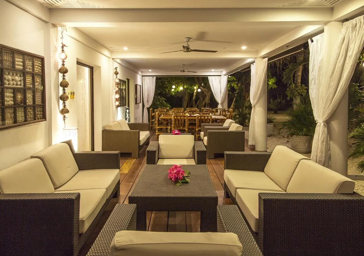 Restaurant/places to eat in Les Maisons D'Itac