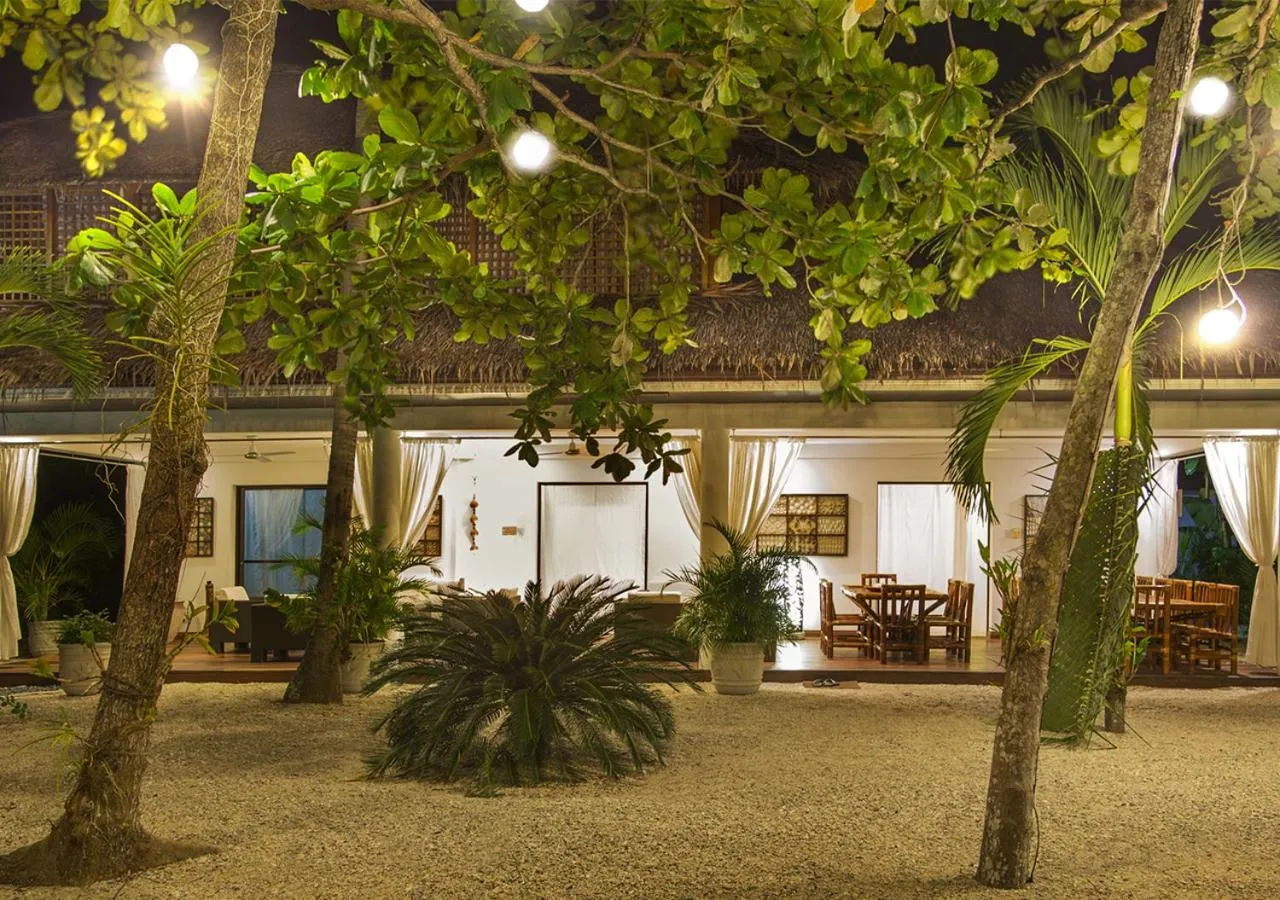 Restaurant/places to eat in Les Maisons D'Itac