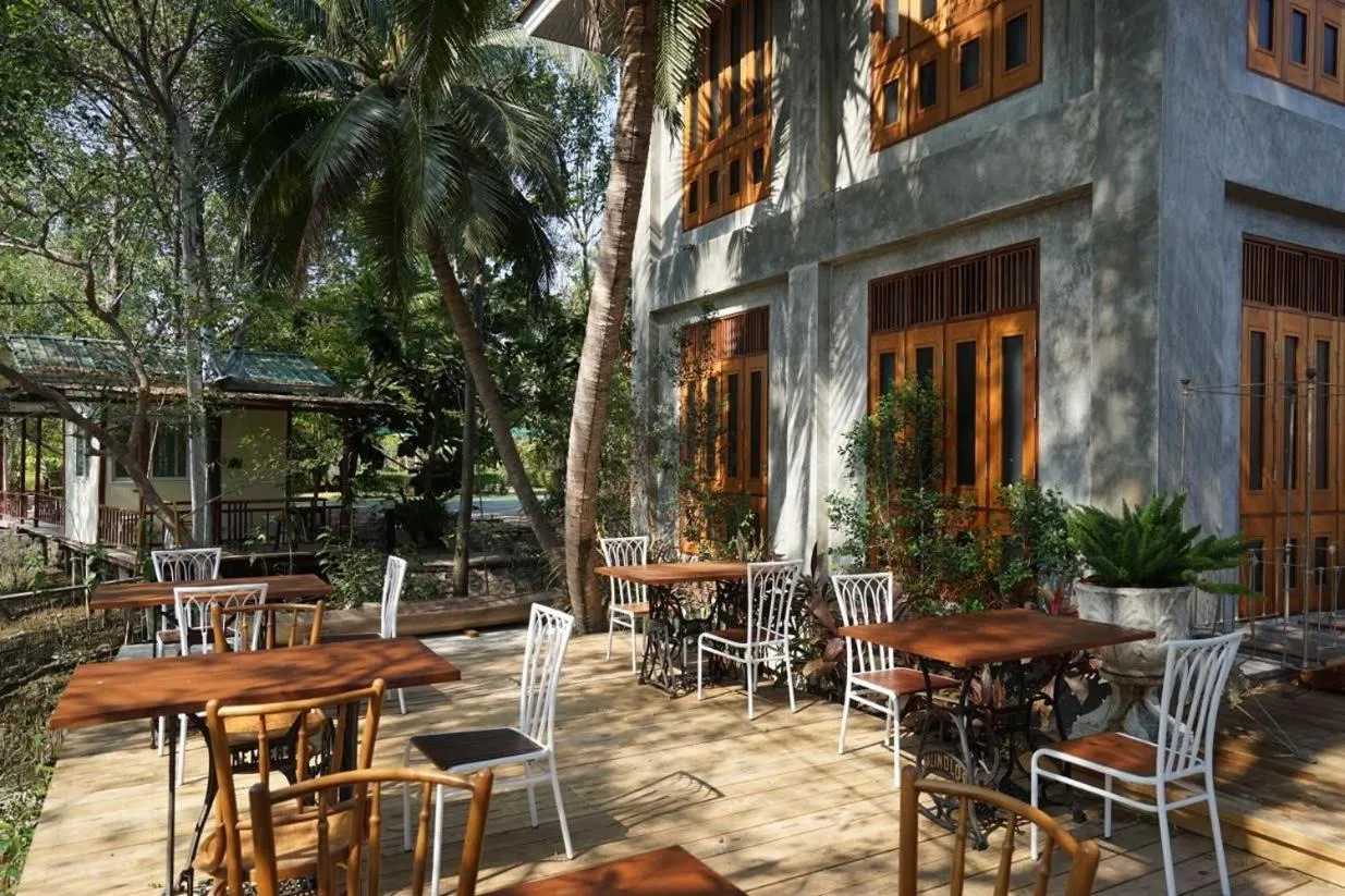 Patio in House Of Passion Amphawa