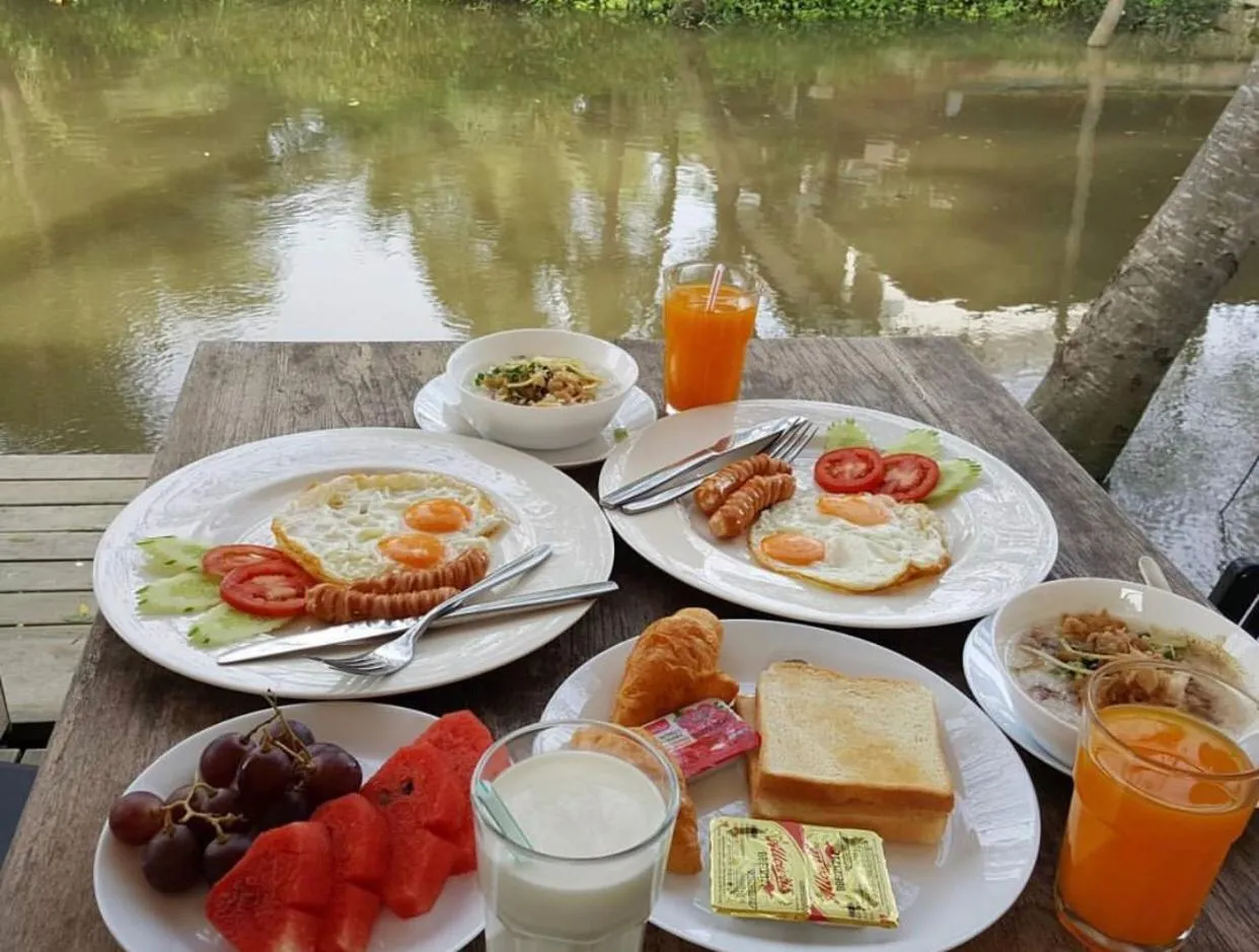 Buffet breakfast in House Of Passion Amphawa