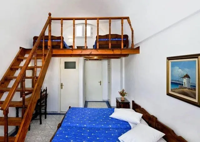 Photo of the whole room, Bed in Pension Ptolemeos