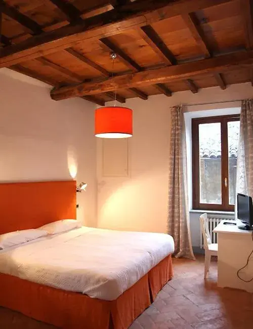 Double or Twin Room in Sant'Angelo 42 Double or Twin Room in Sant'Angelo 42