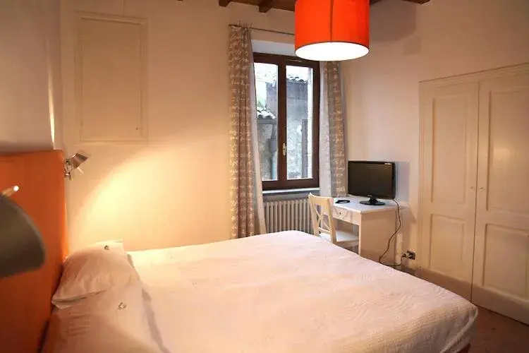 Double or Twin Room in Sant'Angelo 42 Double or Twin Room in Sant'Angelo 42