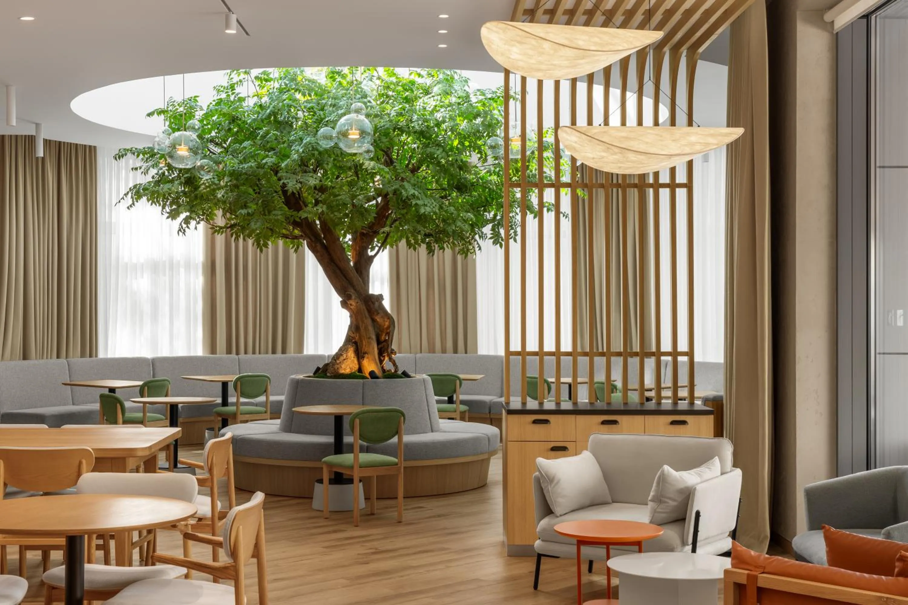 Restaurant/places to eat in Holiday Inn Almaty by IHG