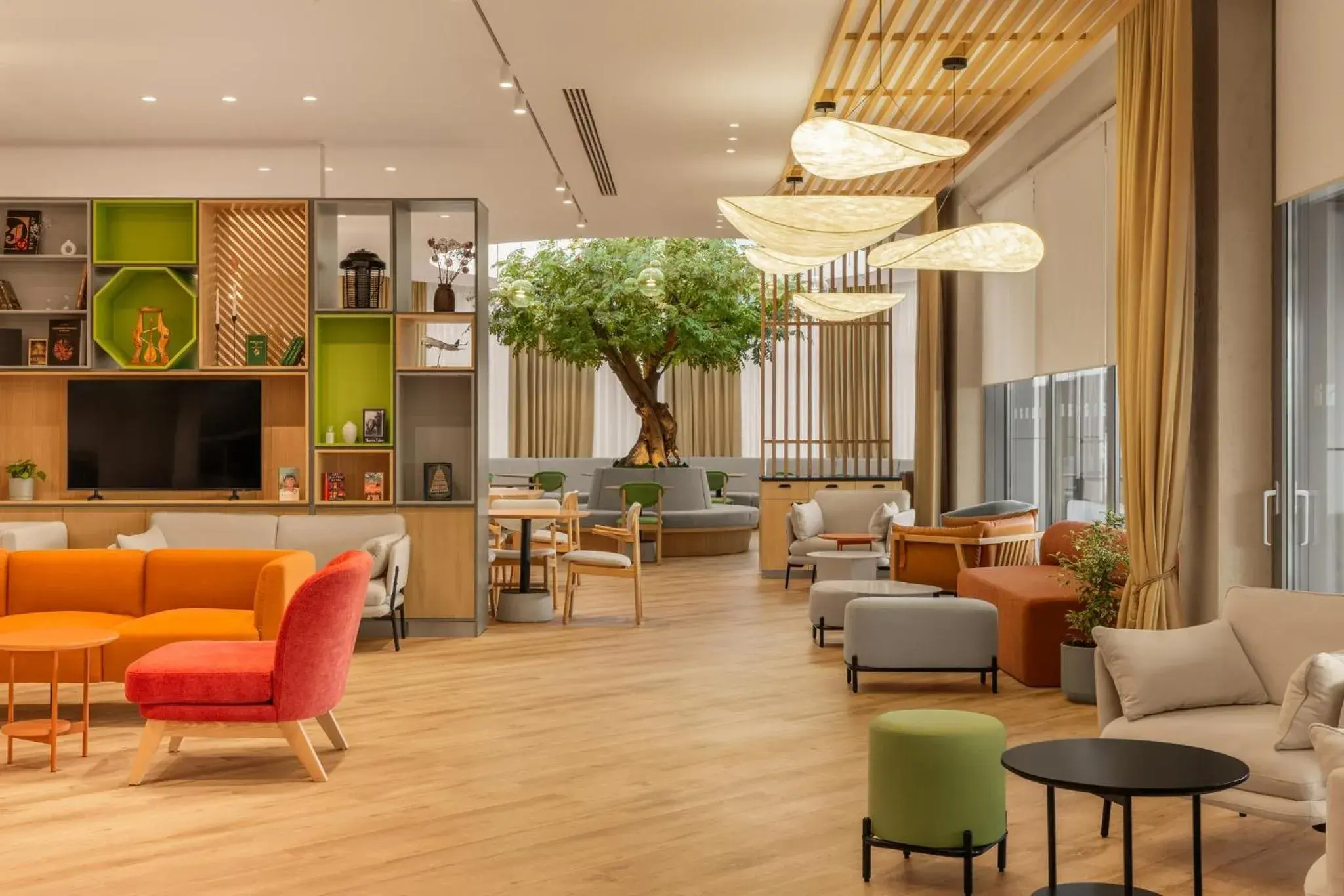 Restaurant/places to eat in Holiday Inn Almaty by IHG Restaurant/places to eat in Holiday Inn Almaty by IHG