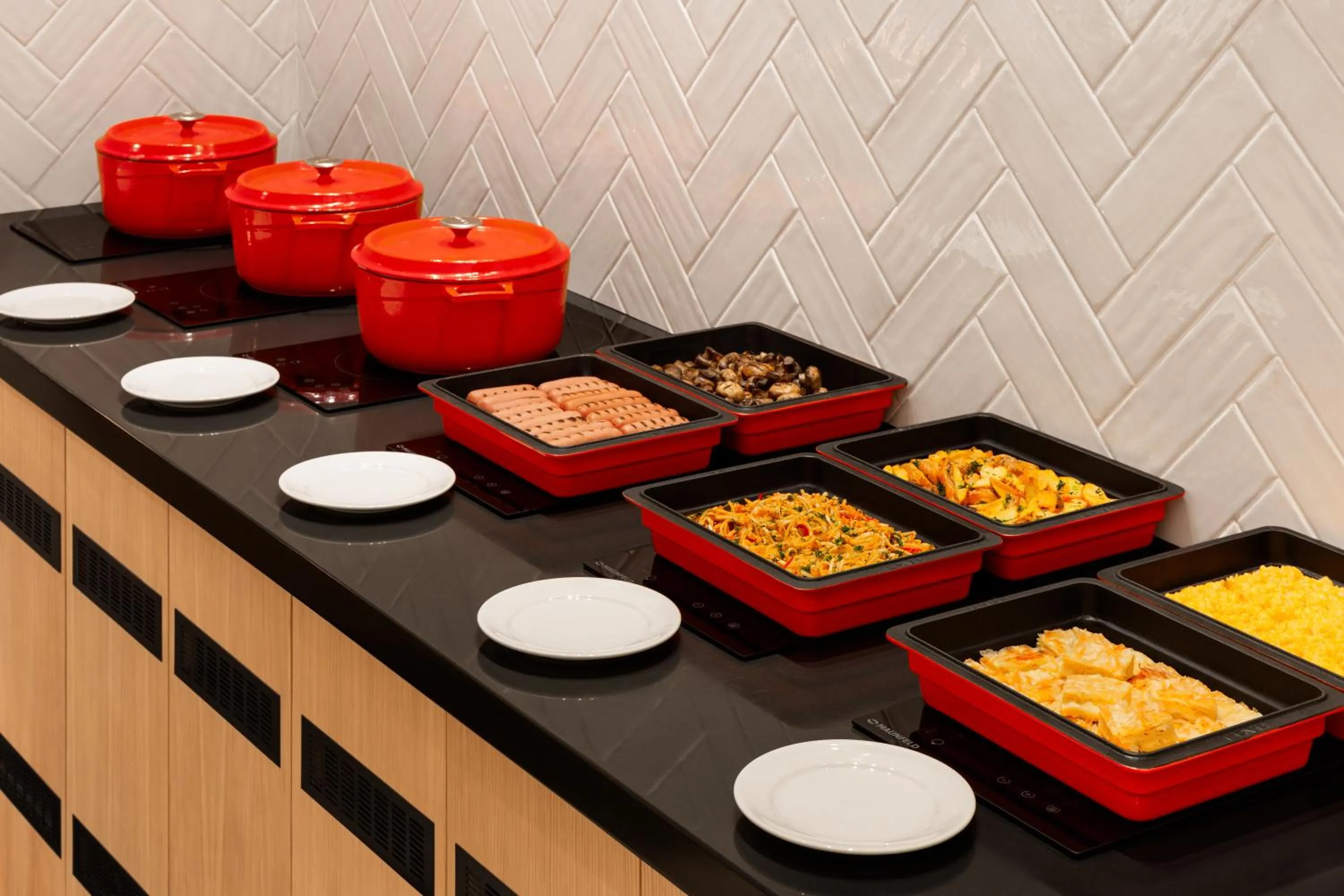 Restaurant/places to eat in Holiday Inn Almaty by IHG