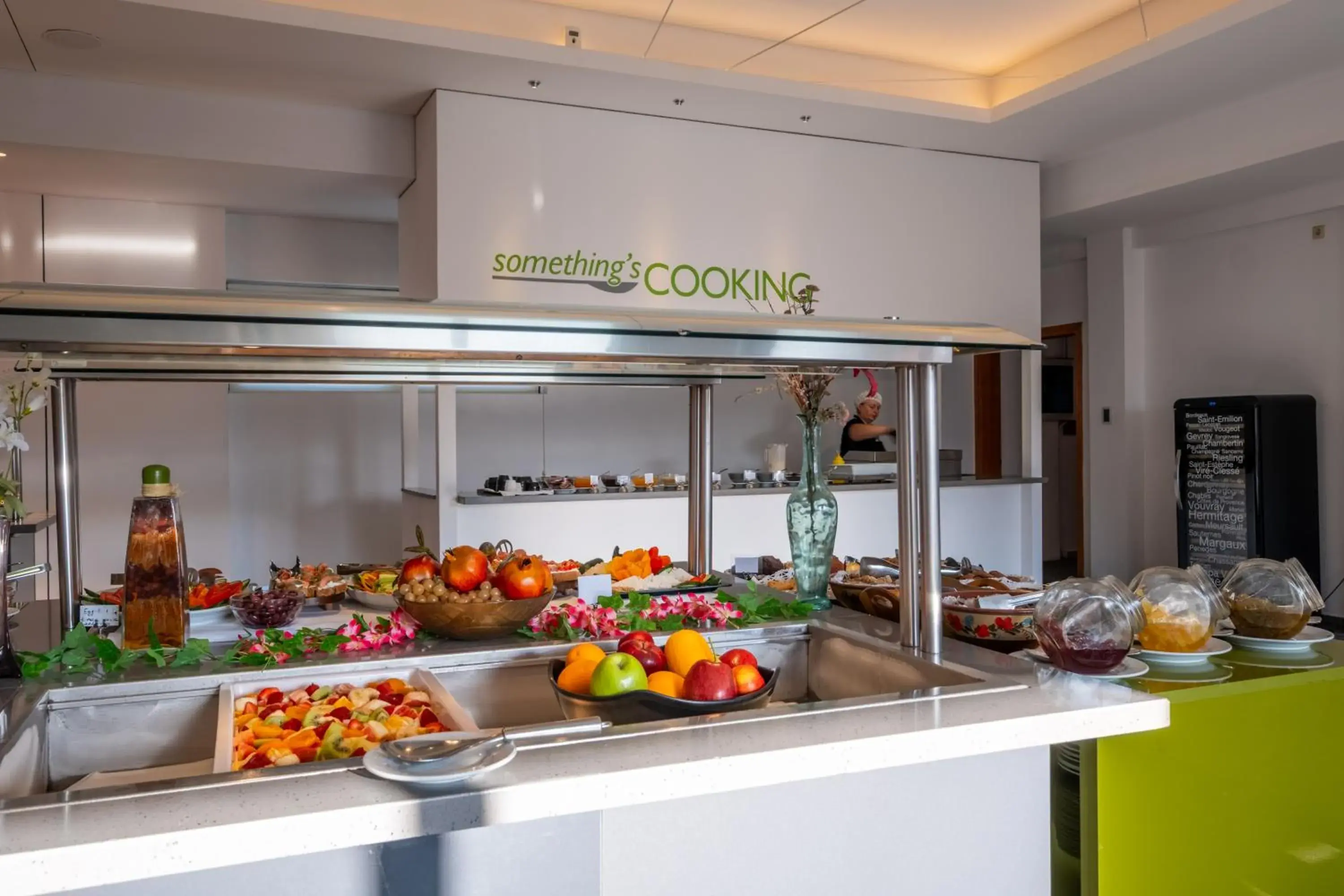 Restaurant/places to eat in Mediterranean Beach Resort Restaurant/places to eat in Mediterranean Beach Resort