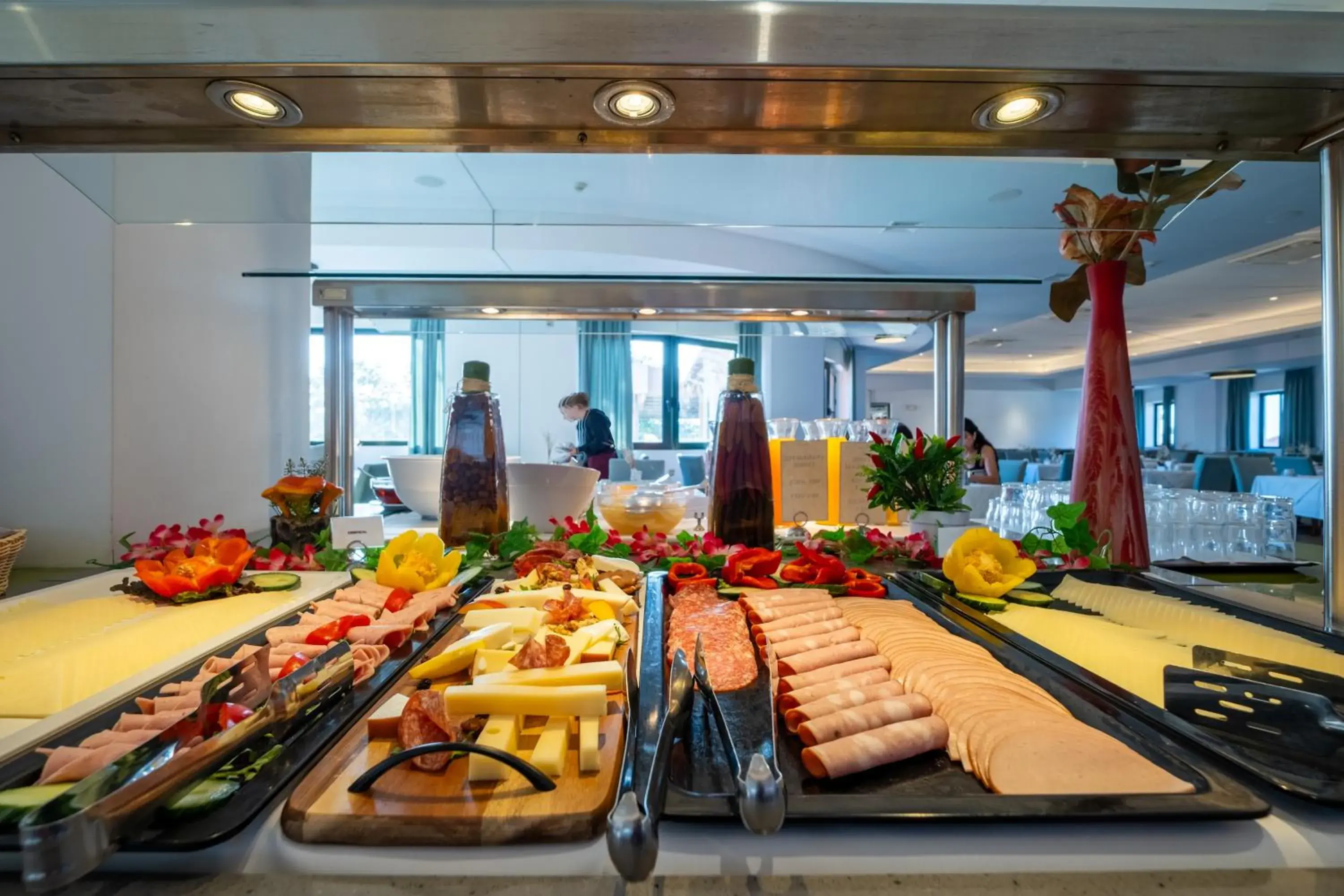 Restaurant/places to eat in Mediterranean Beach Resort Restaurant/places to eat in Mediterranean Beach Resort