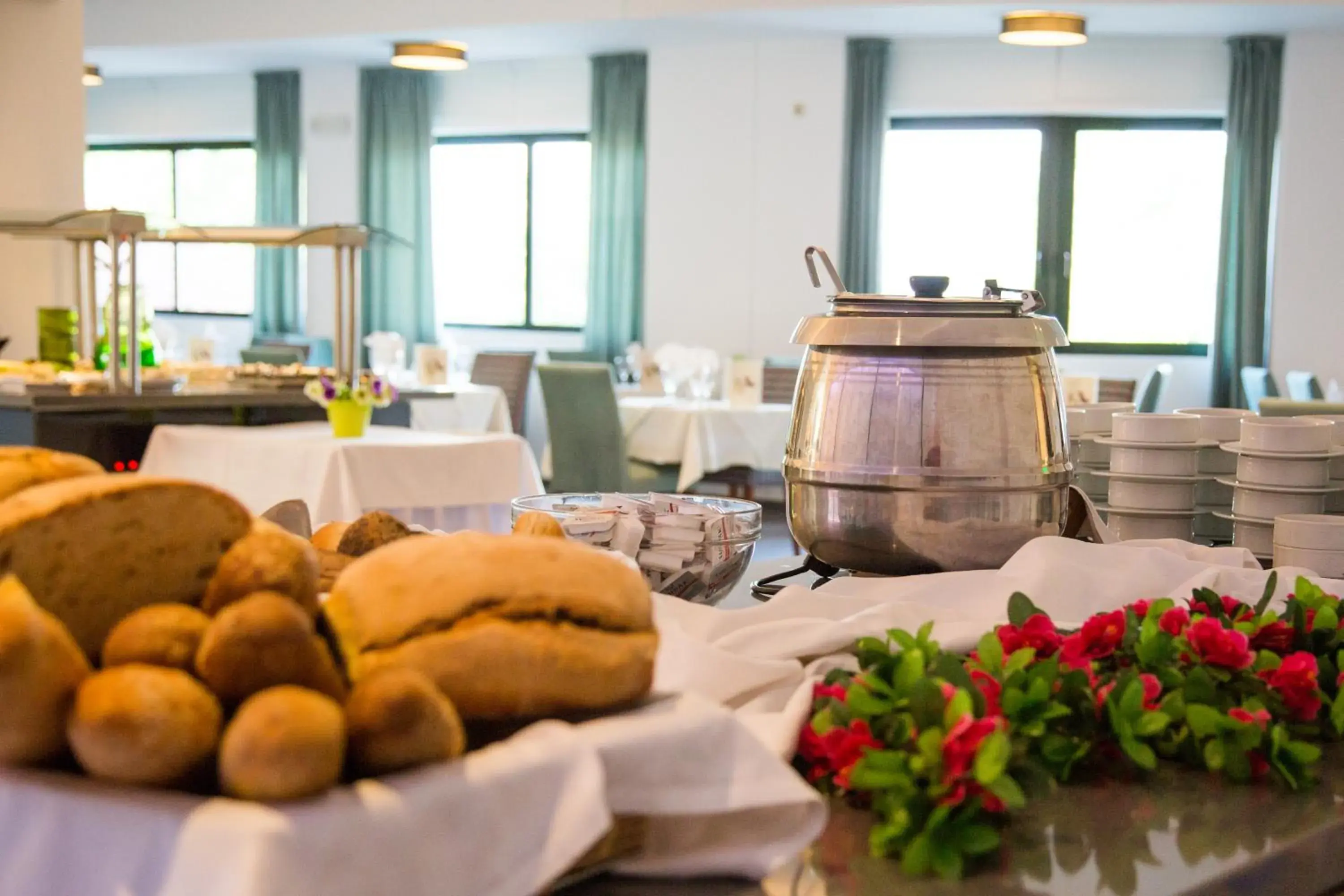 Restaurant/places to eat in Mediterranean Beach Resort Restaurant/places to eat in Mediterranean Beach Resort