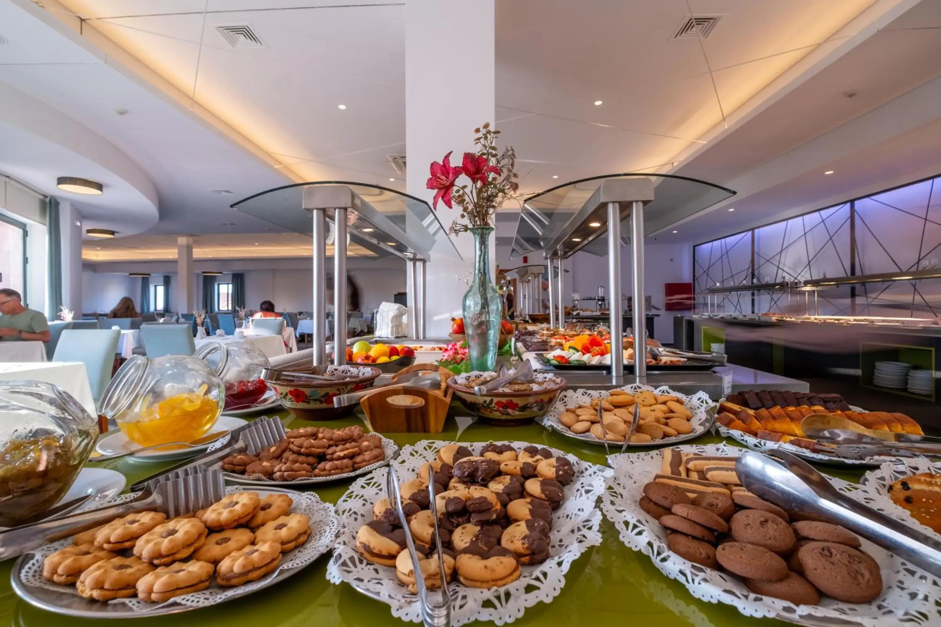 Restaurant/places to eat in Mediterranean Beach Resort Restaurant/places to eat in Mediterranean Beach Resort