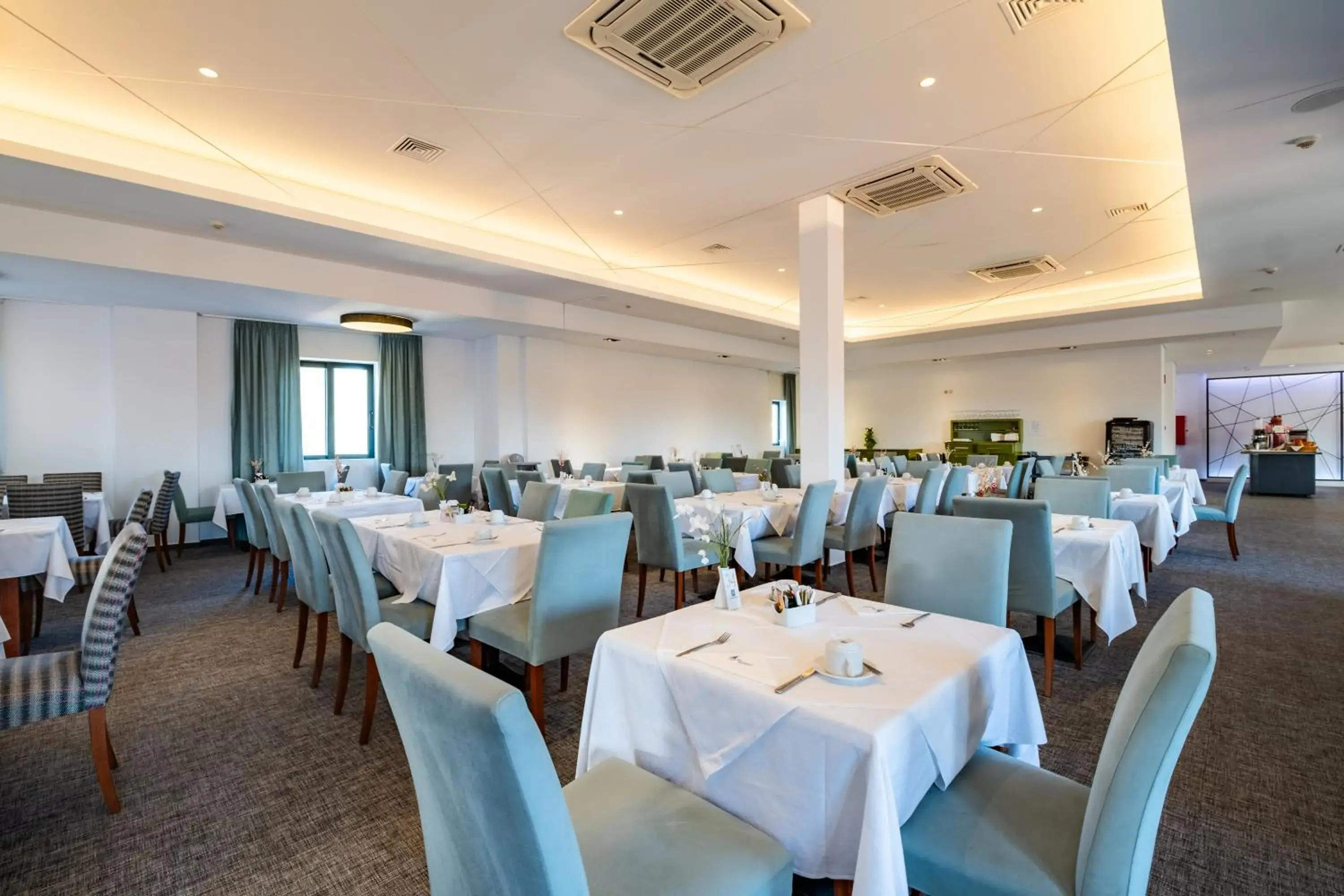 Restaurant/places to eat in Mediterranean Beach Resort Restaurant/places to eat in Mediterranean Beach Resort