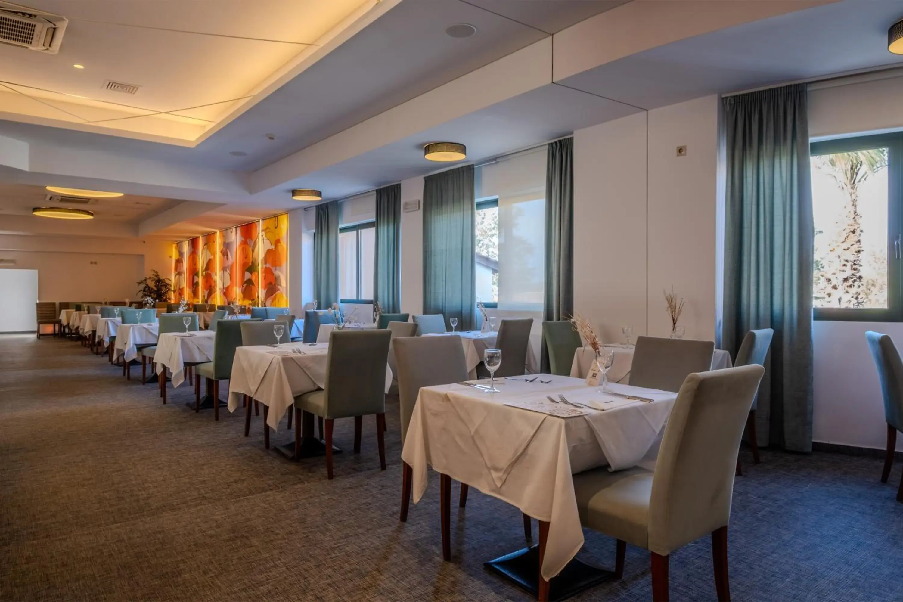 Restaurant/places to eat in Mediterranean Beach Resort Restaurant/places to eat in Mediterranean Beach Resort