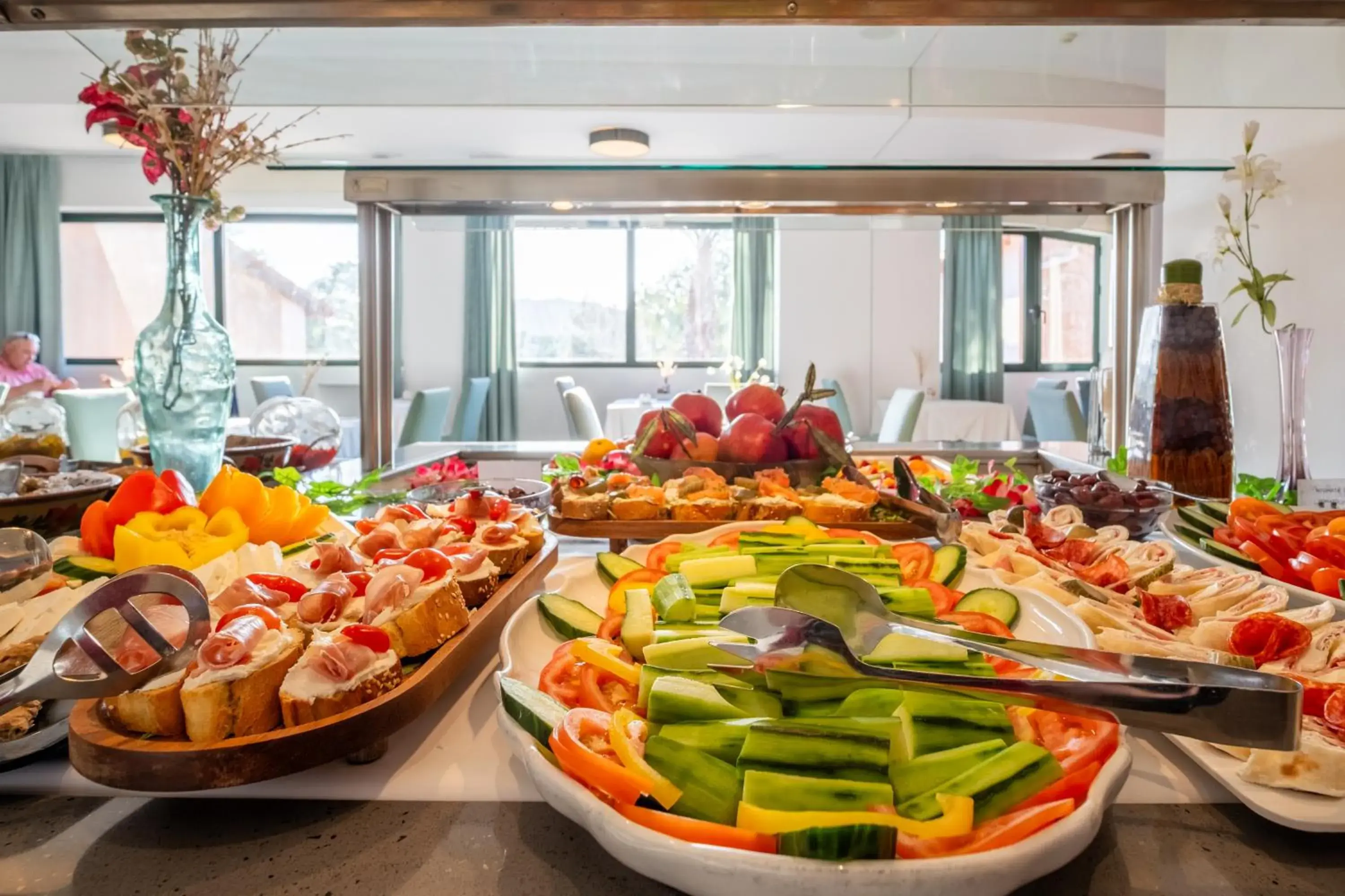 Restaurant/places to eat in Mediterranean Beach Resort Restaurant/places to eat in Mediterranean Beach Resort