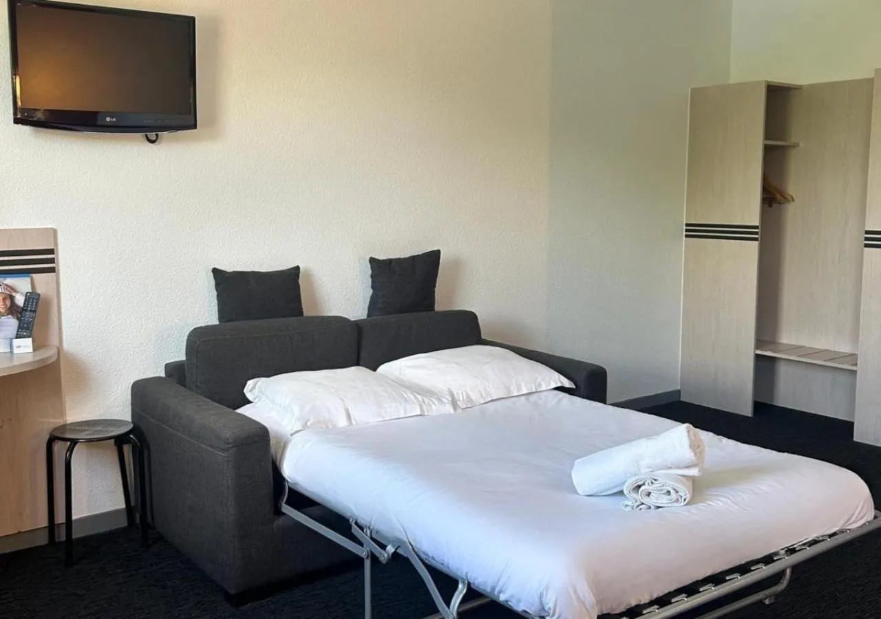 Bed in Brit Hotel La Ferté sous Jouarre