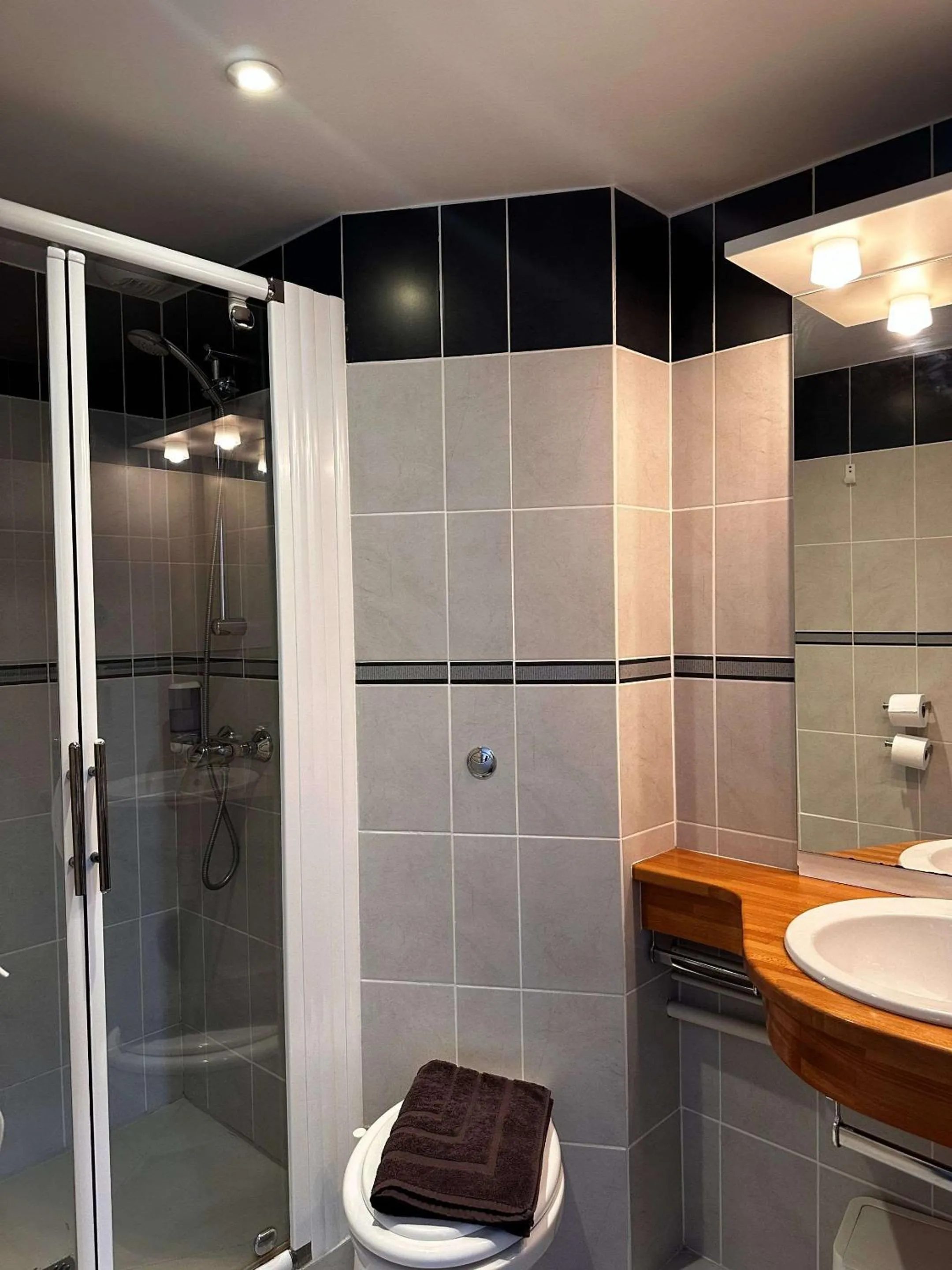 Bedroom in Brit Hotel La Ferté sous Jouarre