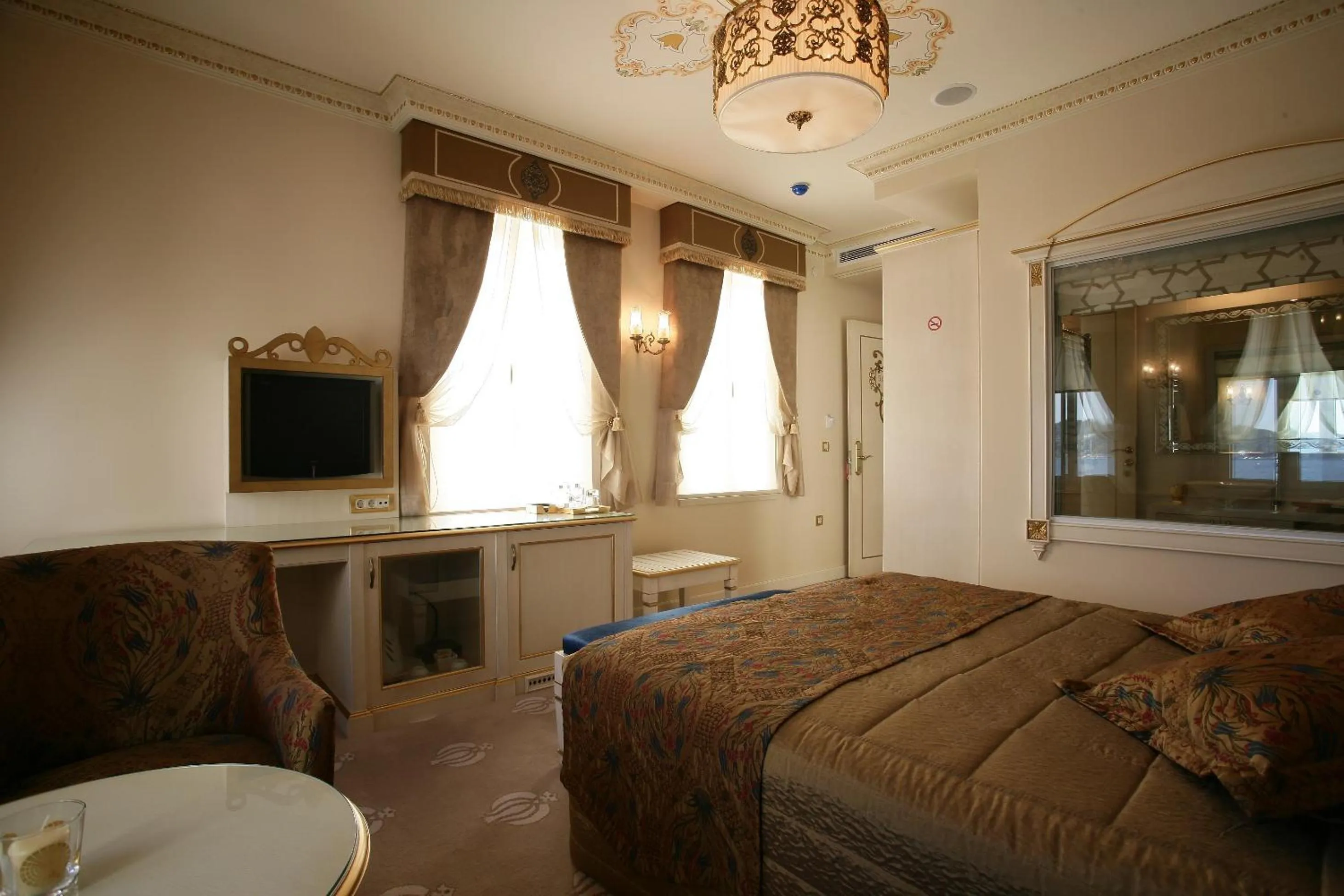 Photo of the whole room, Bed in Fuat Pasa Oteli - Special Category Bosphorus