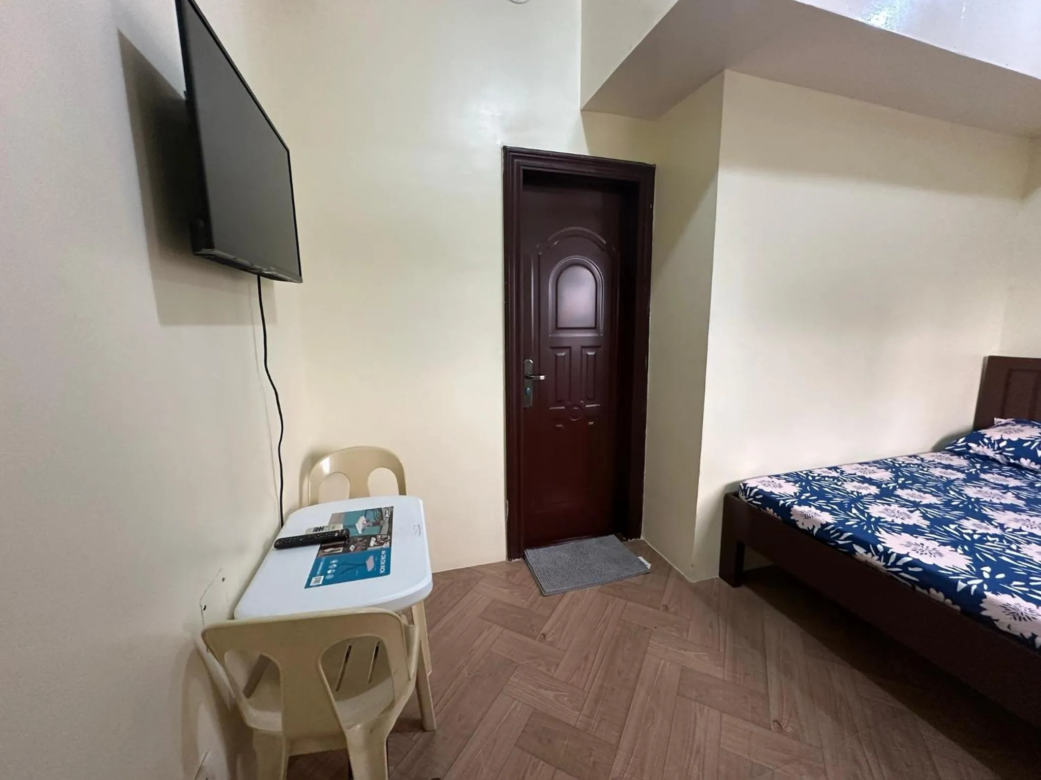 Bed in RV3 TRANSIENT HOUSE