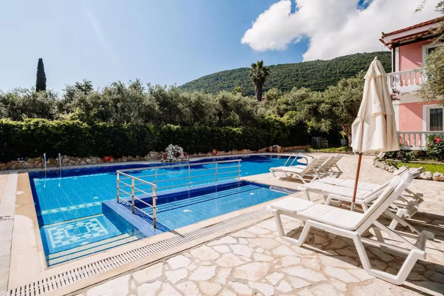 Swimming pool in Kyprianos