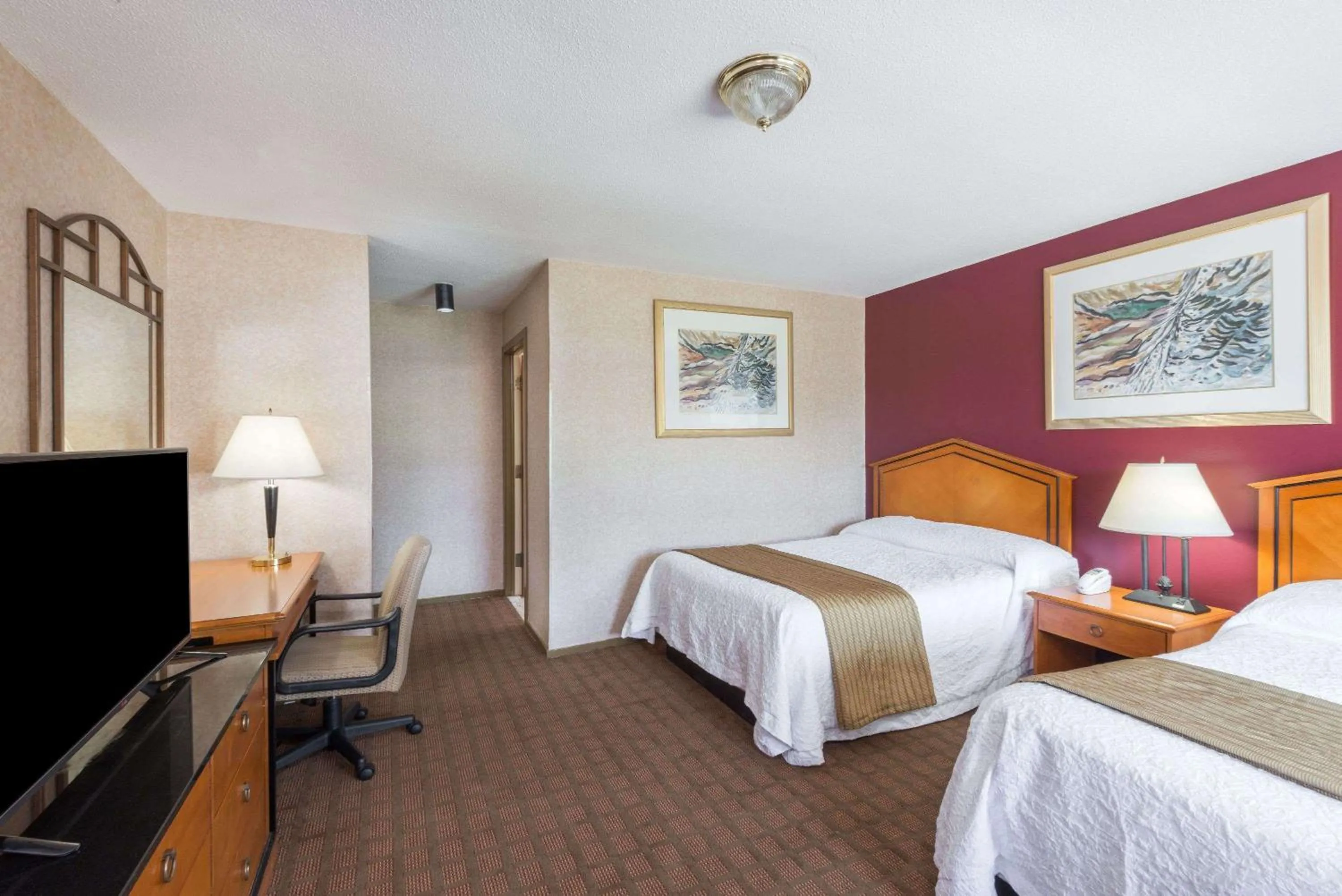 Photo of the whole room, Bed in Elite Inn