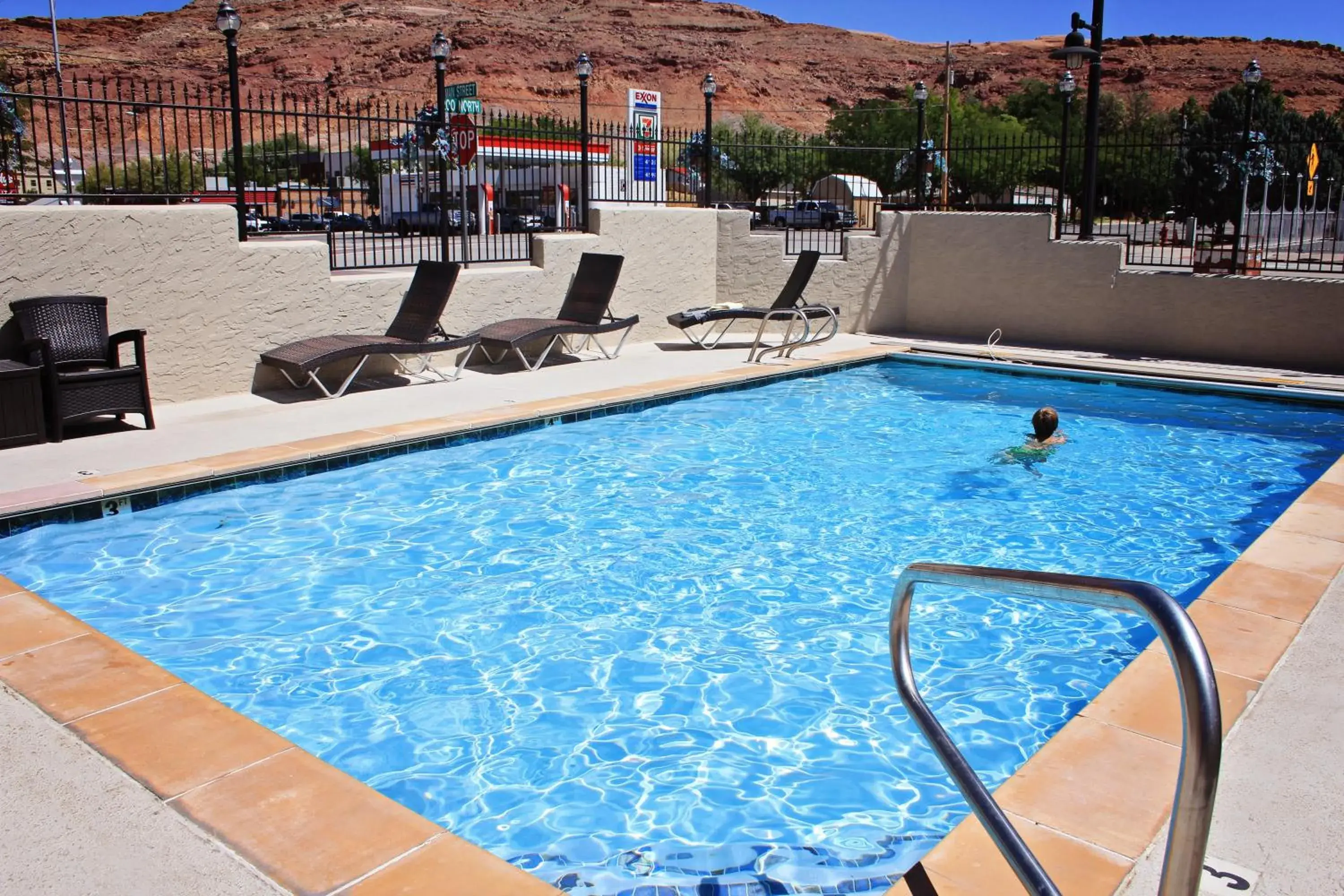 Pool view in Bowen Motel Pool view in Bowen Motel