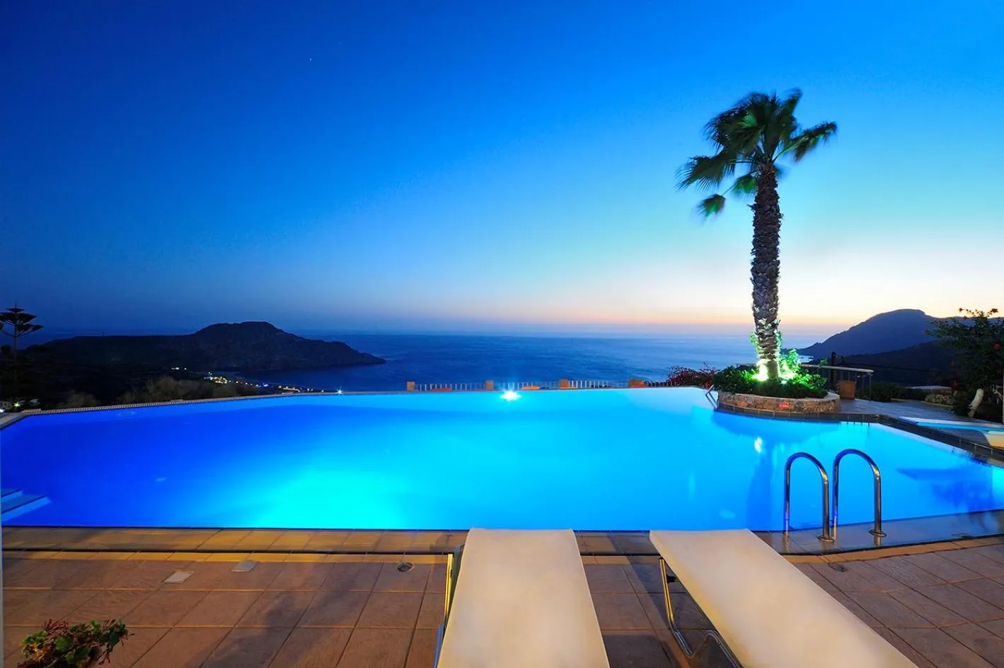 Swimming pool in Stefanos Village Hotel