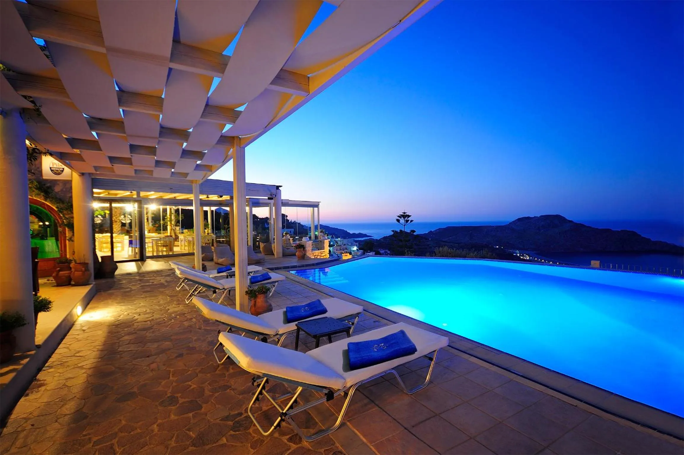 Restaurant/places to eat in Stefanos Village Hotel