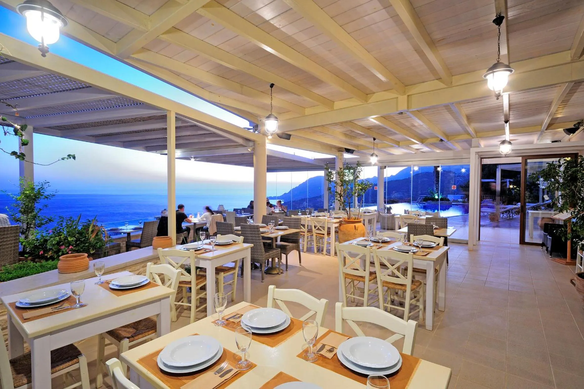 Restaurant/places to eat in Stefanos Village Hotel