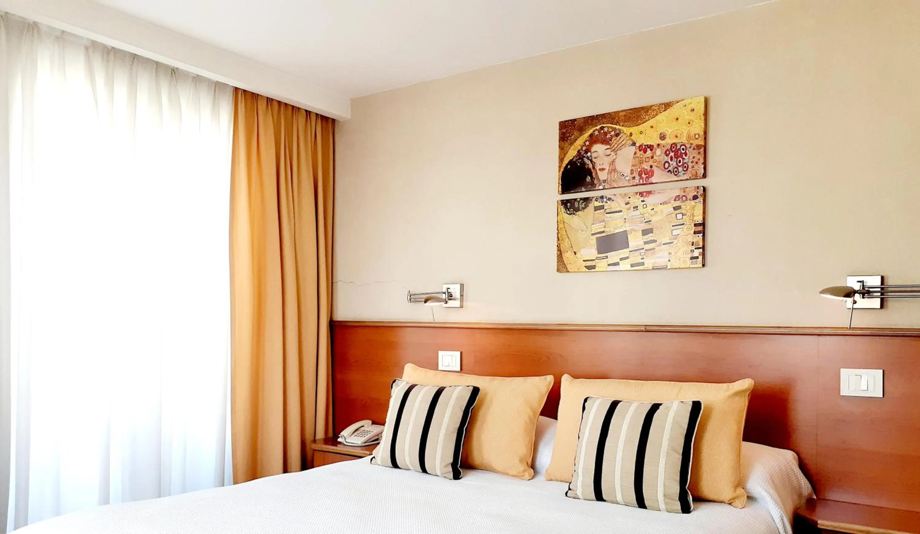 Bed in Hotel Benevento