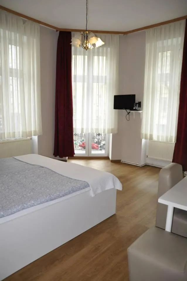 Bedroom, Bed in Arnes Hotel Vienna