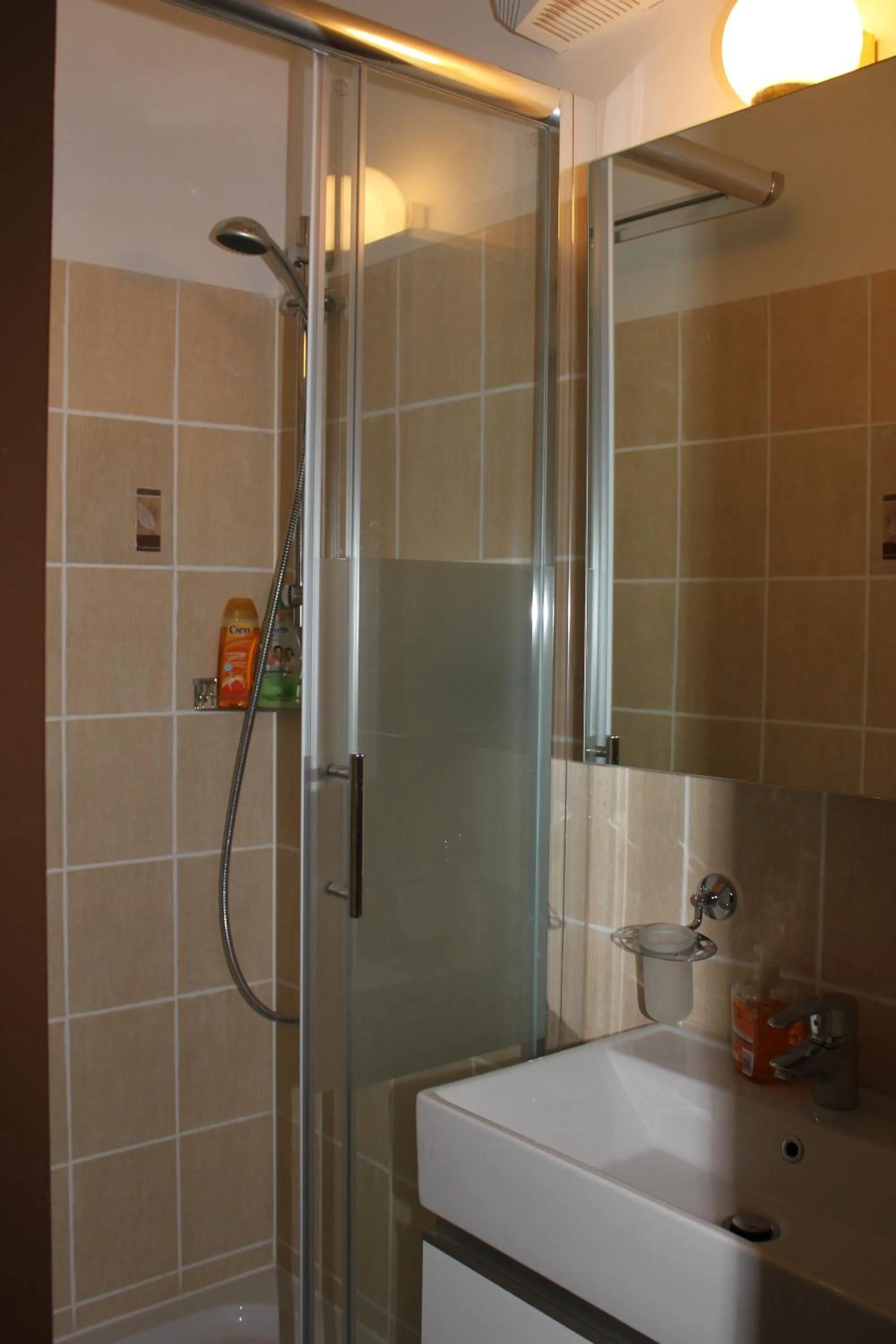 Bathroom in Arnes Hotel Vienna