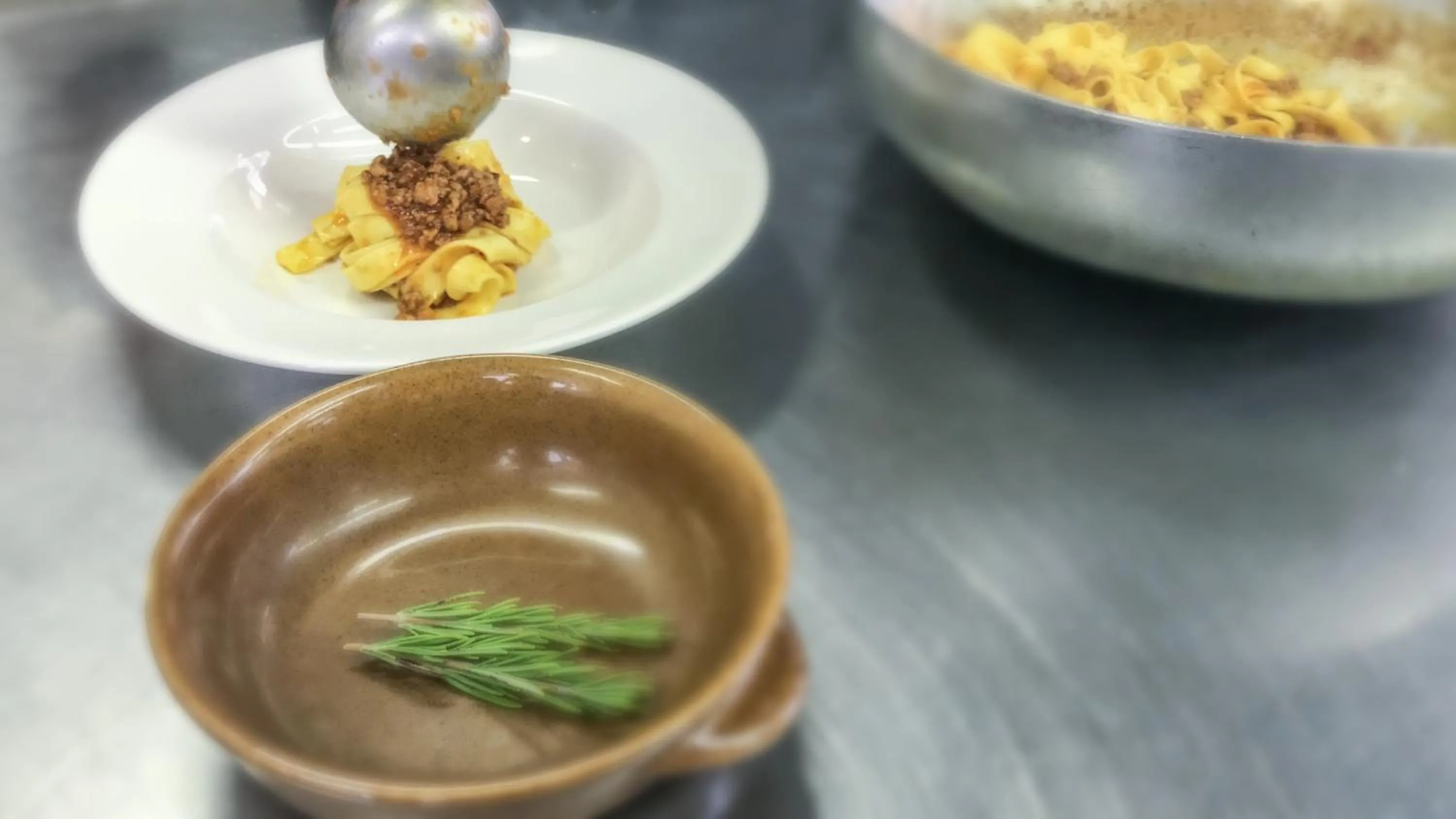 Restaurant/places to eat in Hotel Caesar