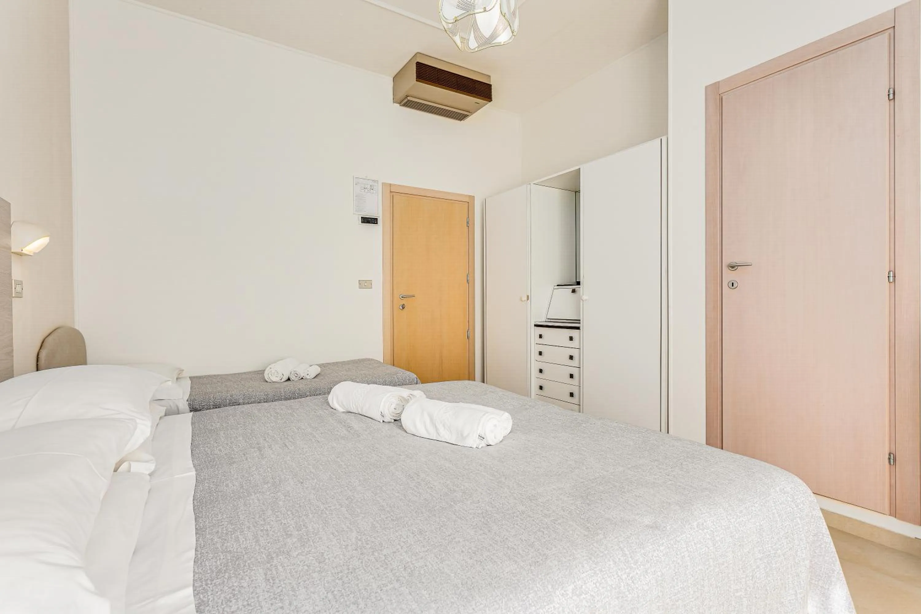 Photo of the whole room in Hotel Caesar