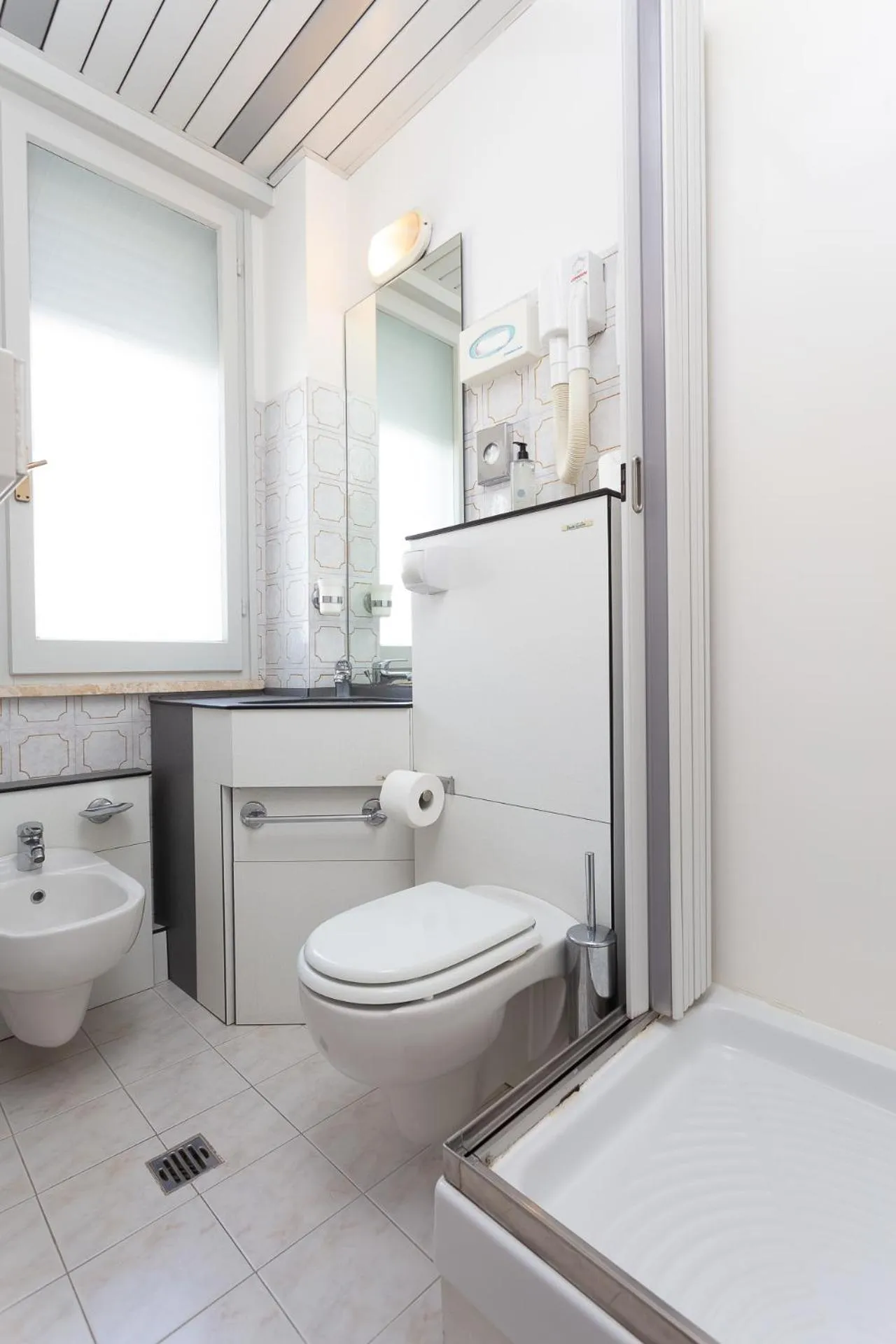 Shower in Hotel Caesar