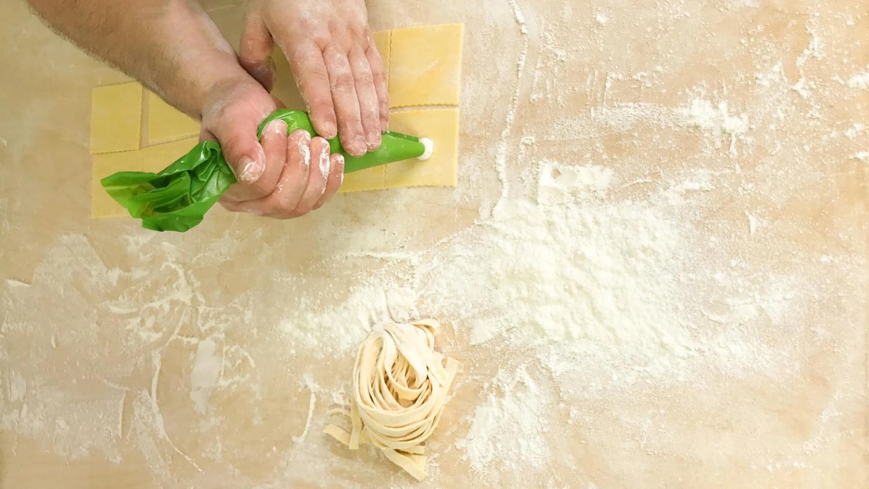 Restaurant/places to eat in Hotel Caesar