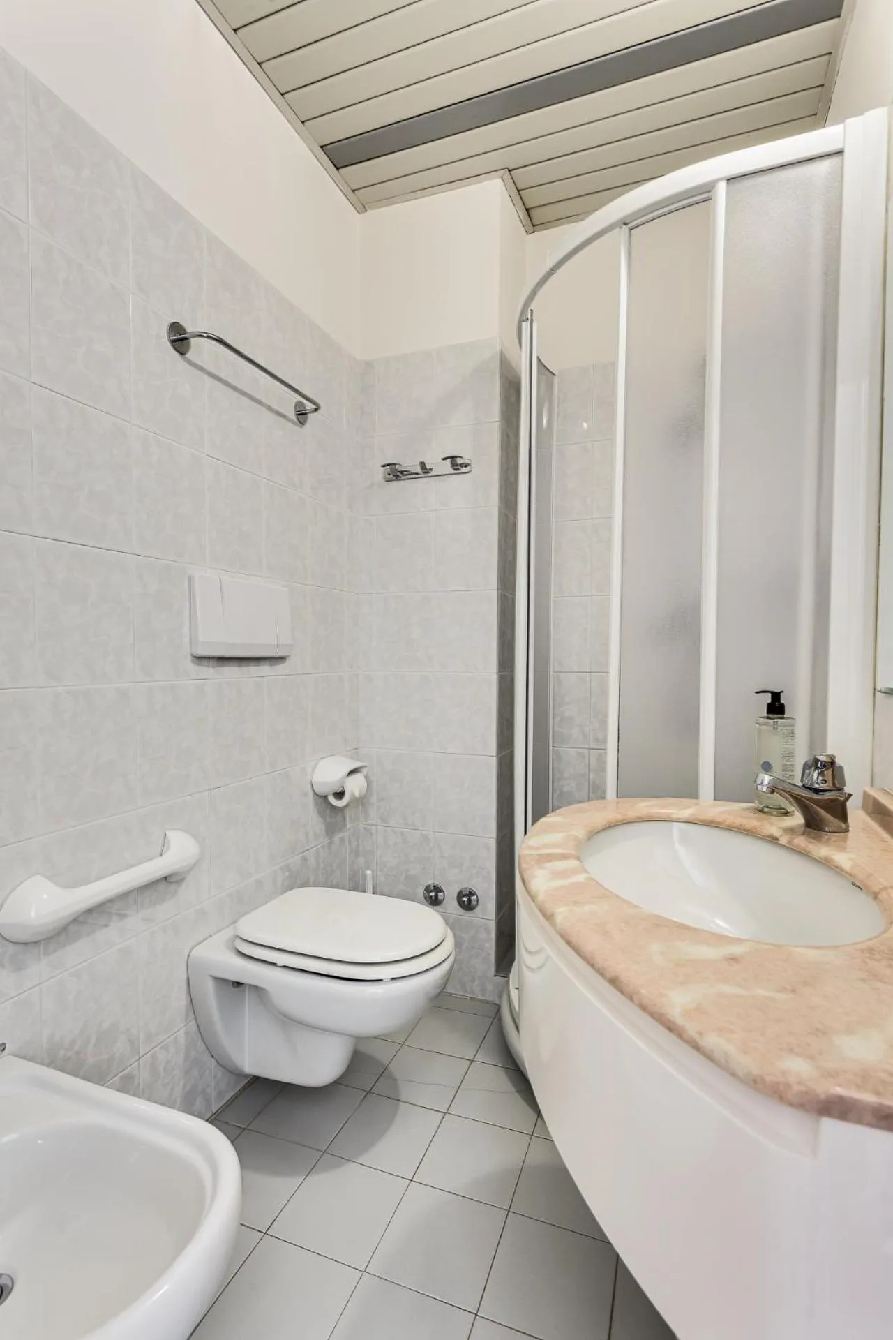 Shower in Hotel Caesar