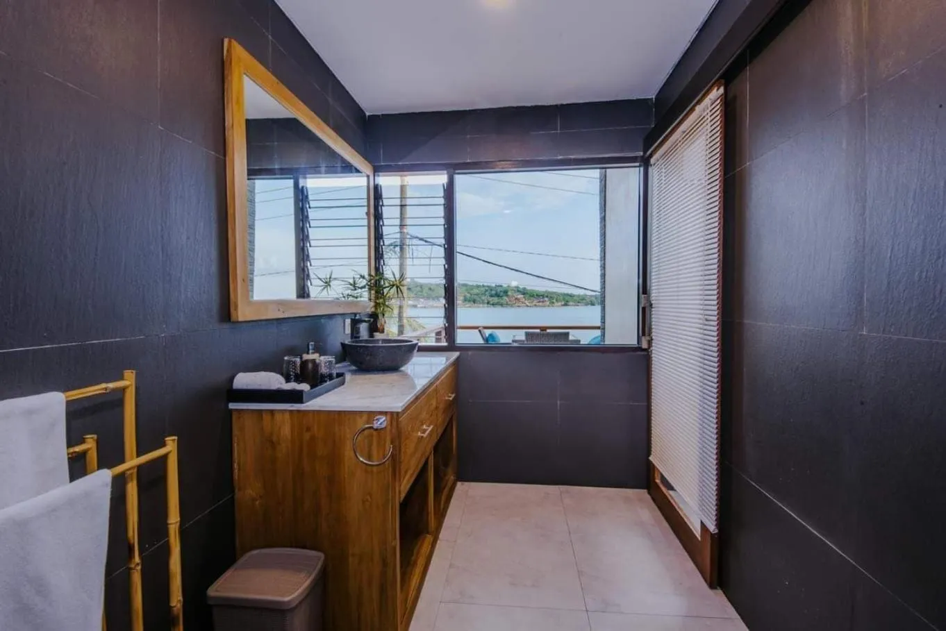 Bathroom in Secret Outlook Lembongan