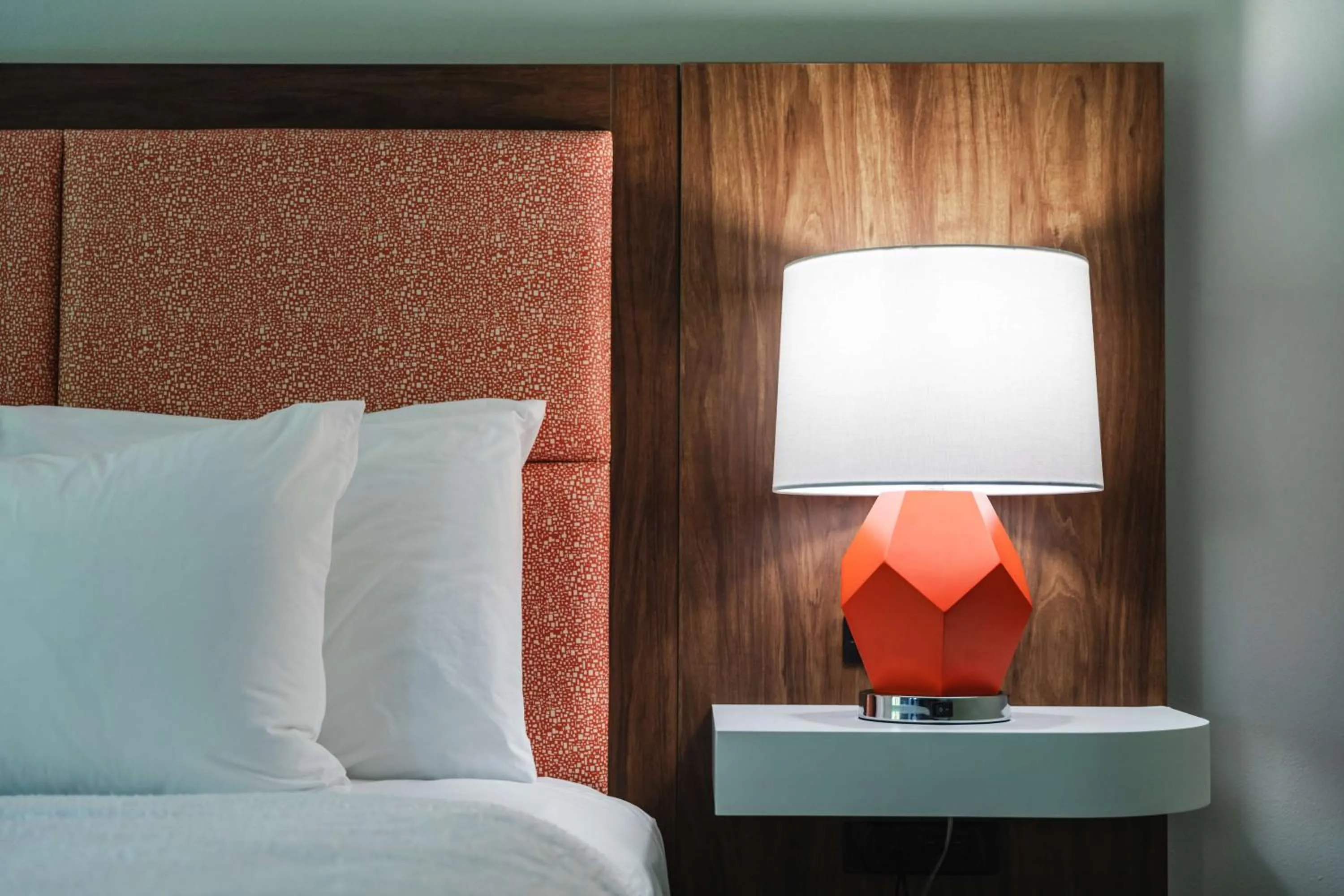 Bed in Hampton Inn Milford