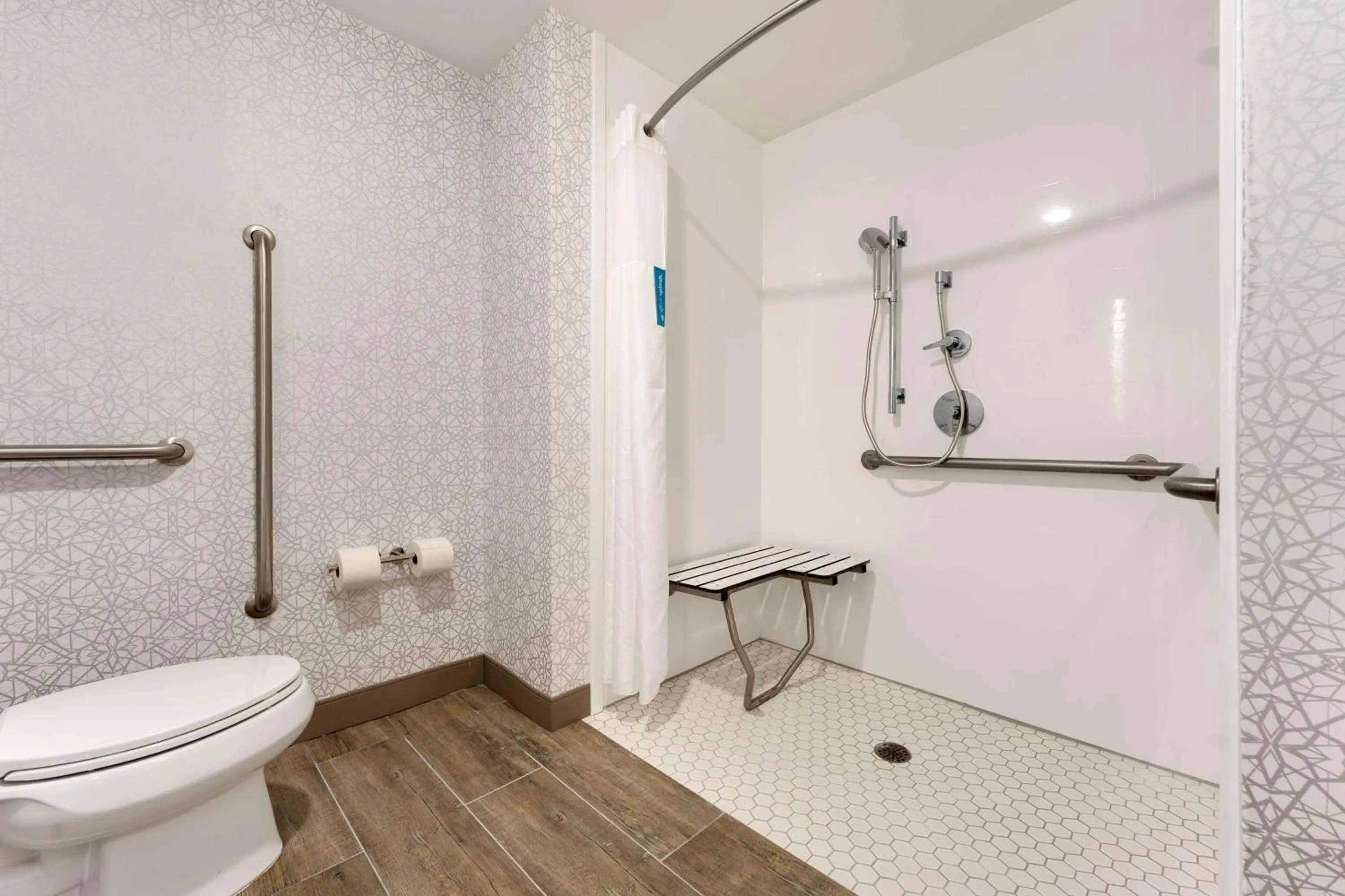 Bathroom in Hampton Inn Milford