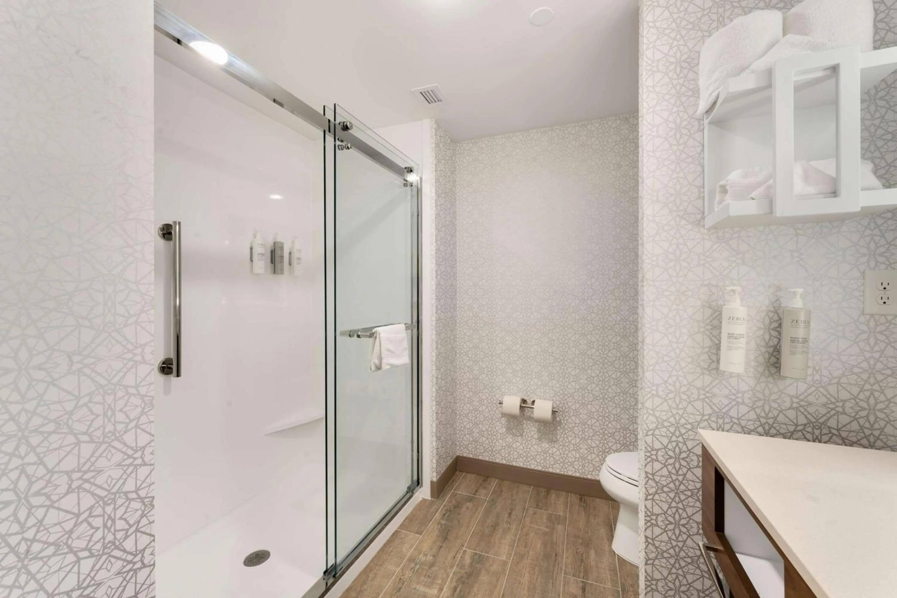 Bathroom in Hampton Inn Milford