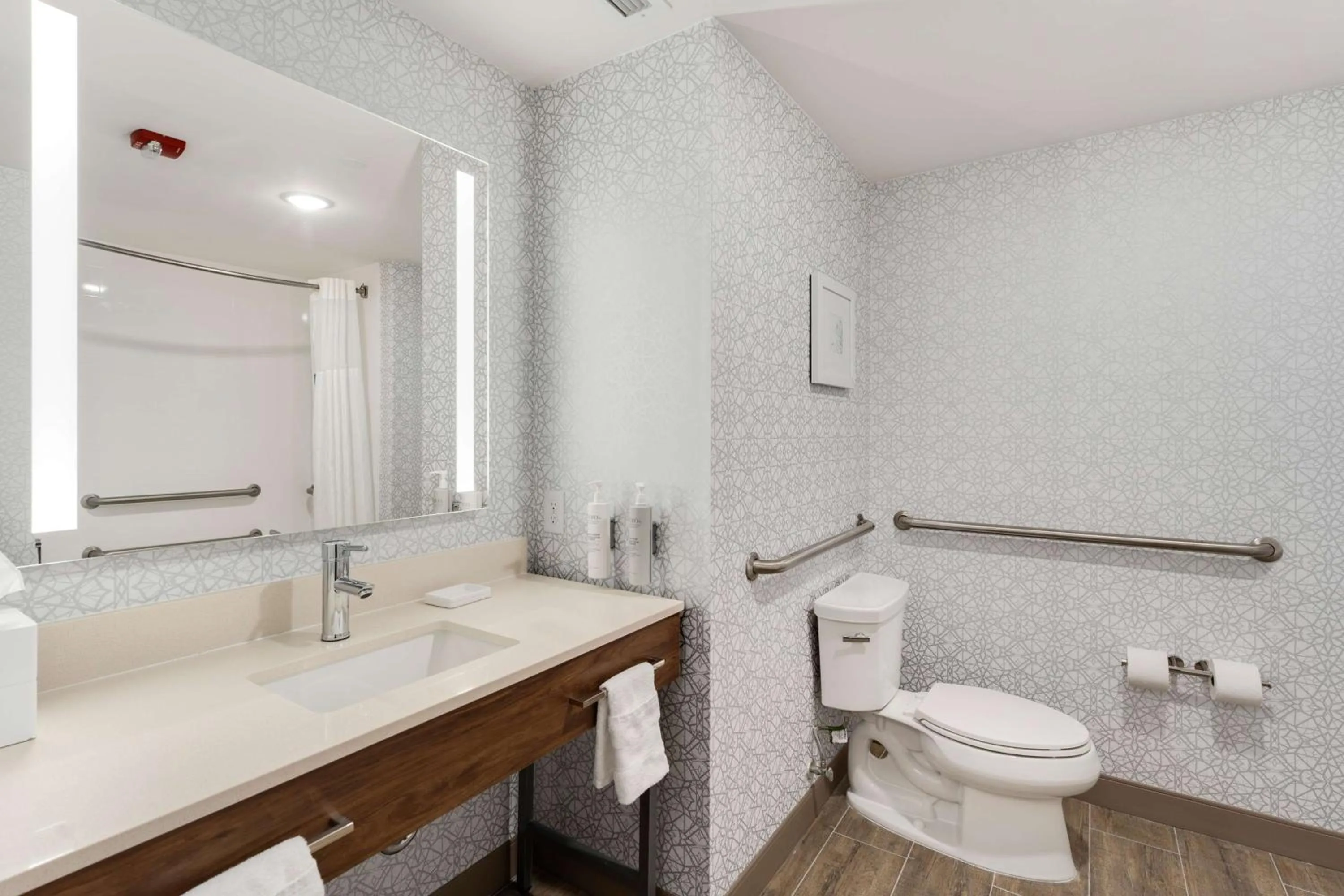 Photo of the whole room in Hampton Inn Milford