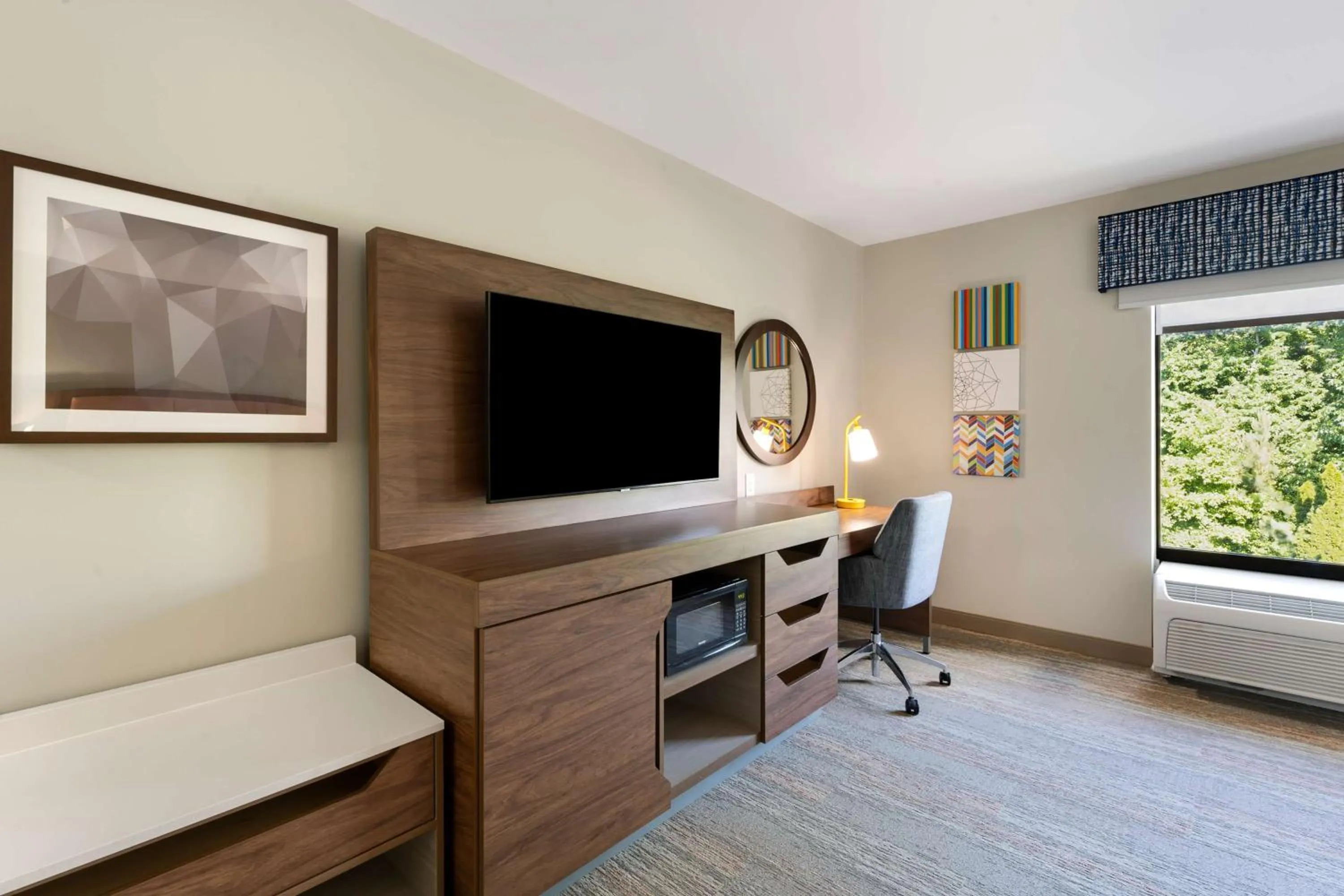 Bedroom in Hampton Inn Milford