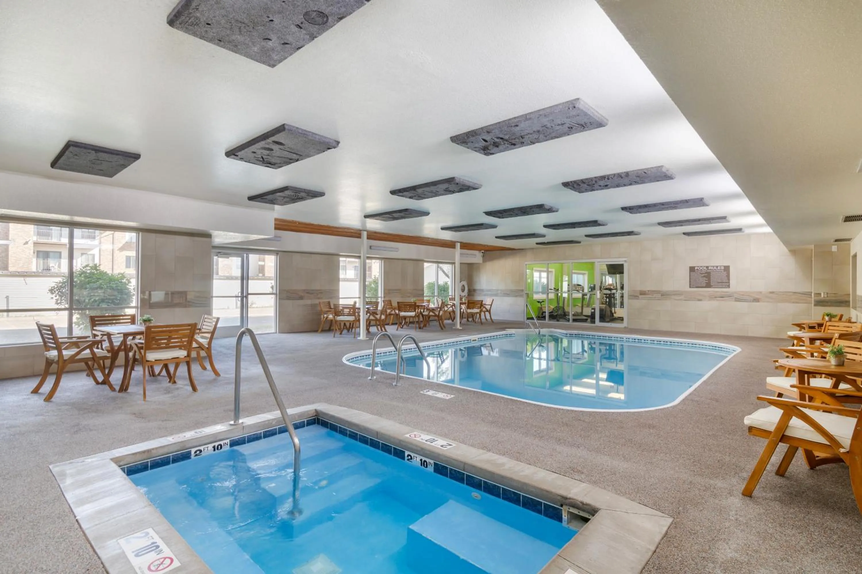 Swimming pool in EverSpring Suites