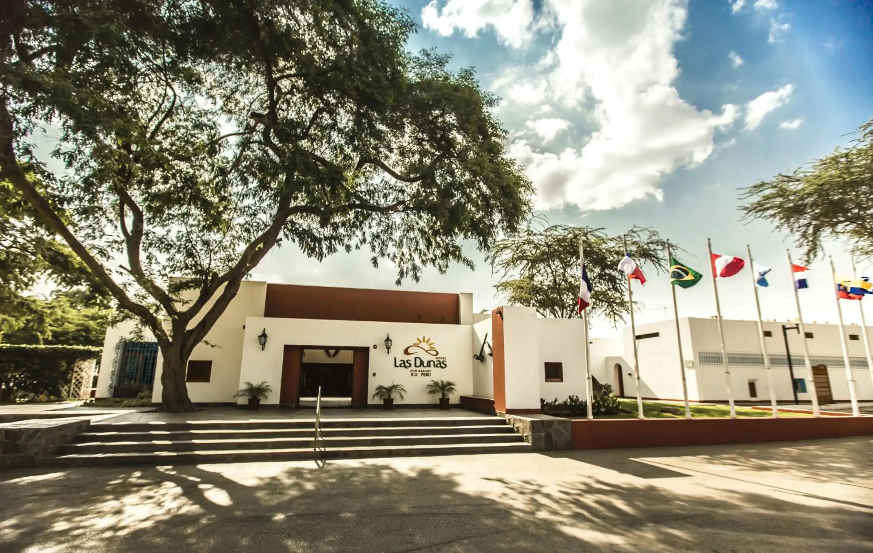 Facade/entrance in Hotel Las Dunas Facade/entrance in Hotel Las Dunas