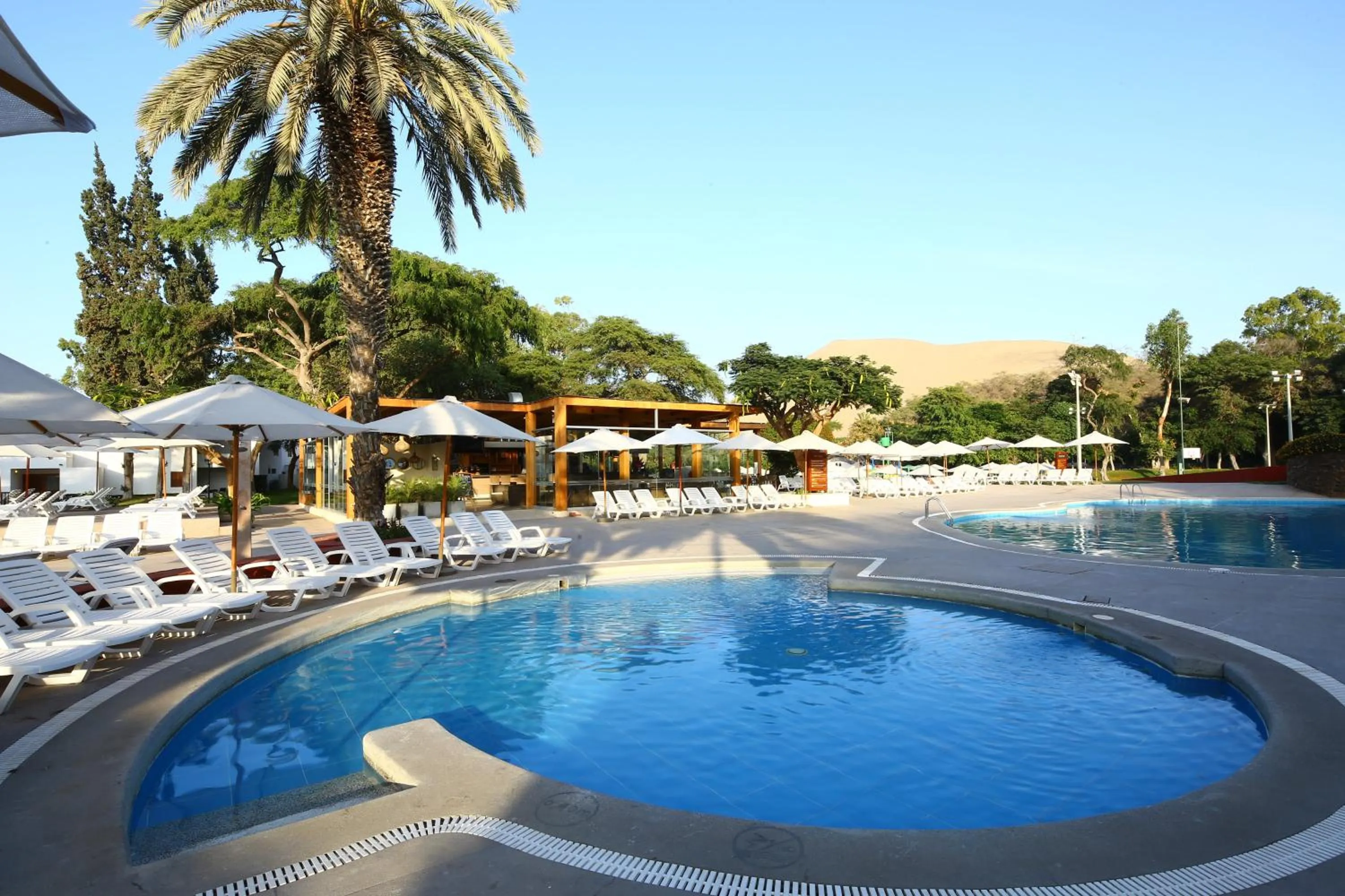 Swimming pool in Hotel Las Dunas