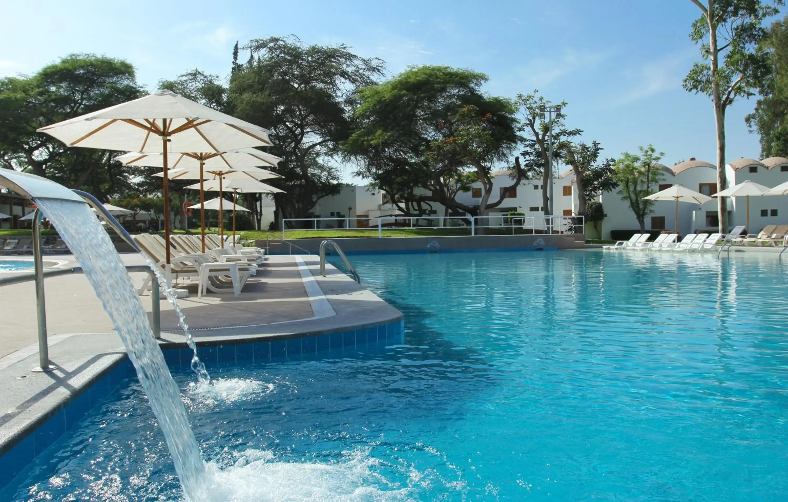 Swimming pool in Hotel Las Dunas Swimming pool in Hotel Las Dunas
