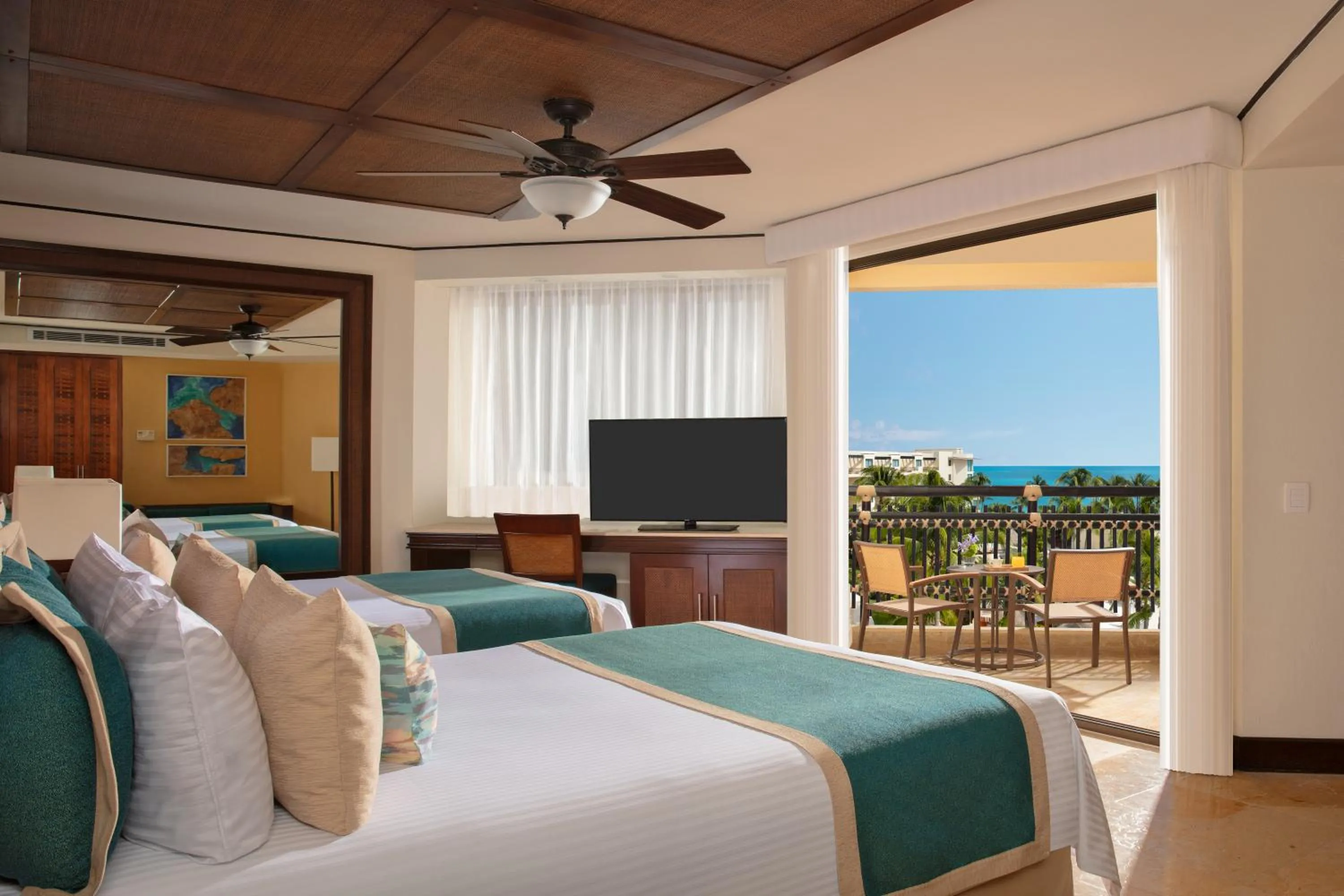 Balcony/Terrace, Bed in Dreams Riviera Cancun Resort & Spa - All Inclusive
